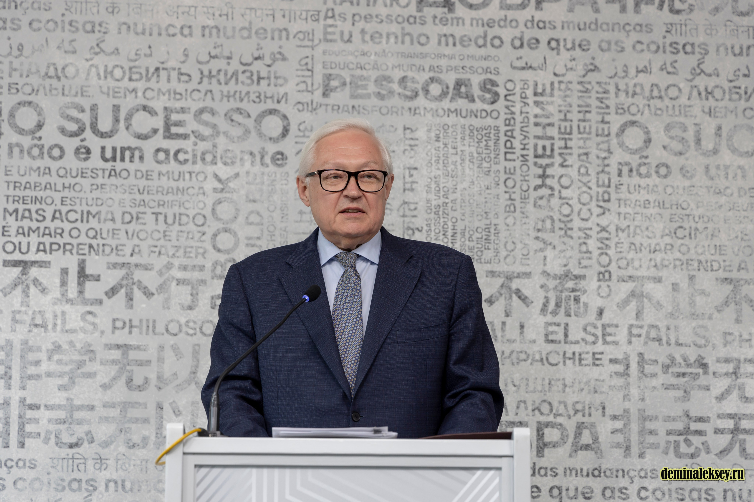 Экспертный круглый стол «День БРИКС» в «Иностранке». Репортажный, семейный и студийный фотограф в Москве Демин Алексей