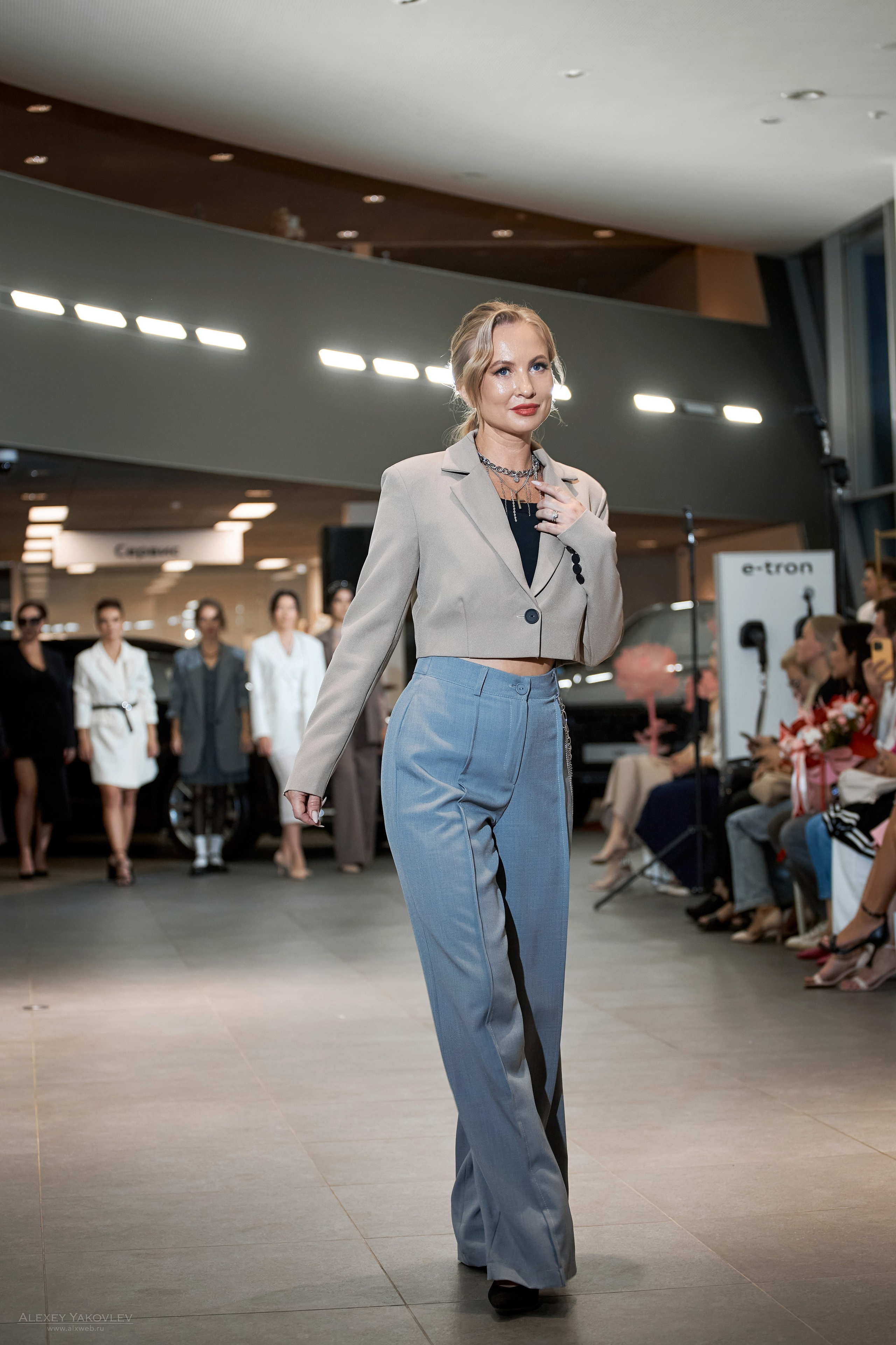 Модный показ PRE-FALL модельной школы Modeling+. Фотограф Алексей Яковлев