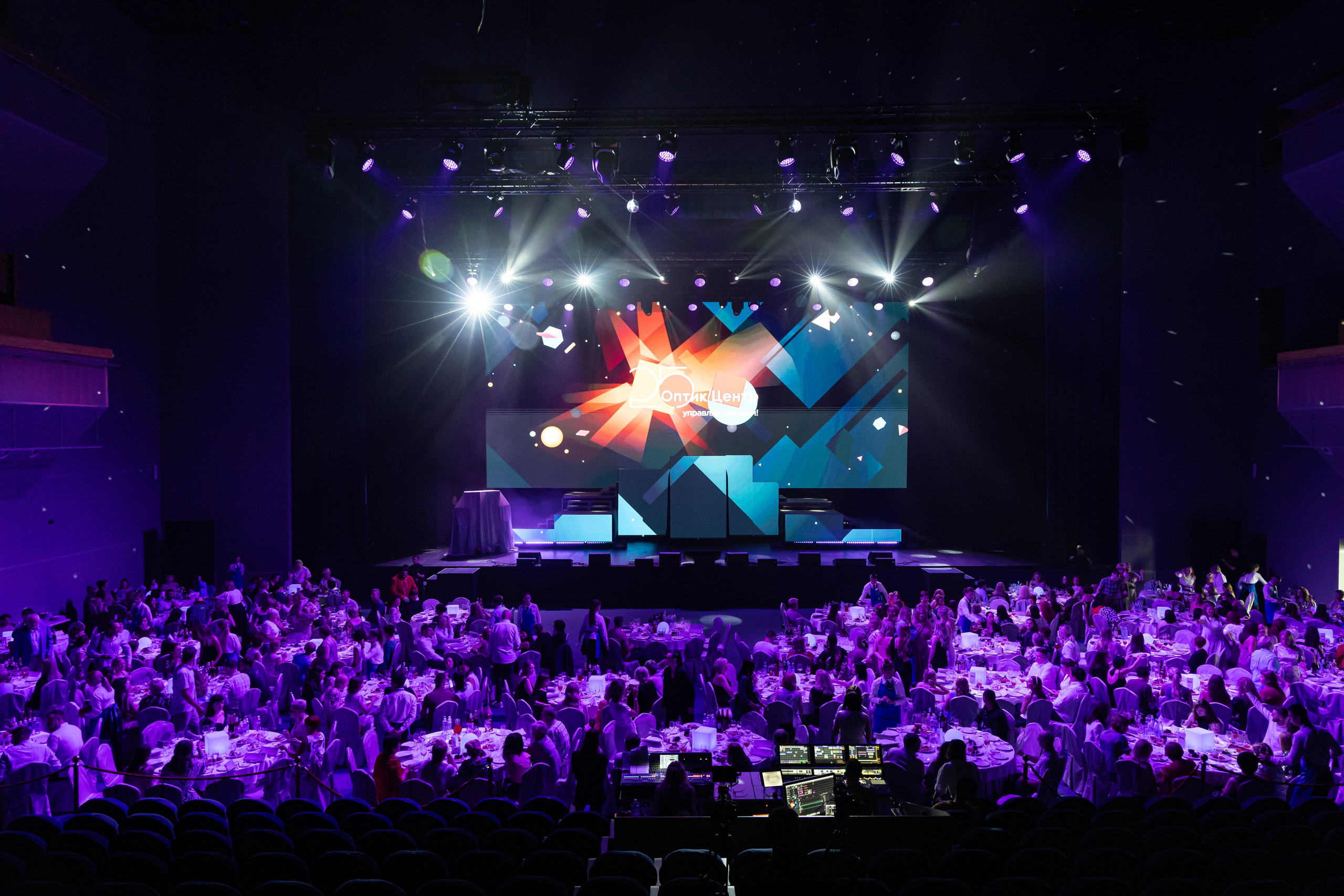 Оптик центр 25 лет. Фотограф свадебный, репортажный, индивидуальный, фото для маркетплейсов, брендов, автосалонов