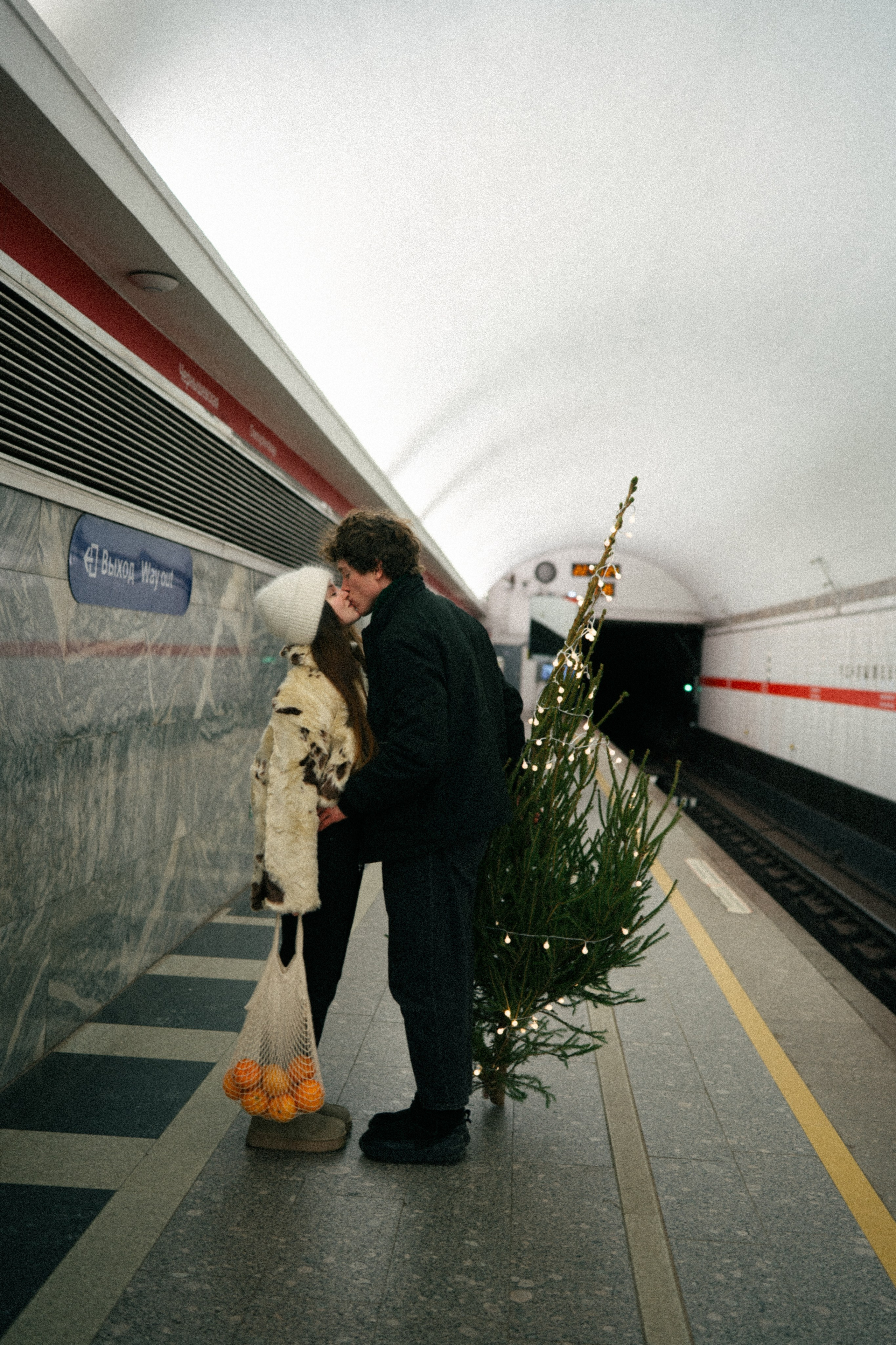 НОВОГОДНЯЯ ПРОГУЛКА ПАРЫ ПО ЧЕРНЫШЕВСКОЙ ПЕРЕД НОВЫМ ГОДОМ. Профессиональный фотограф, Санкт-Петербург — Виктория Богомолова