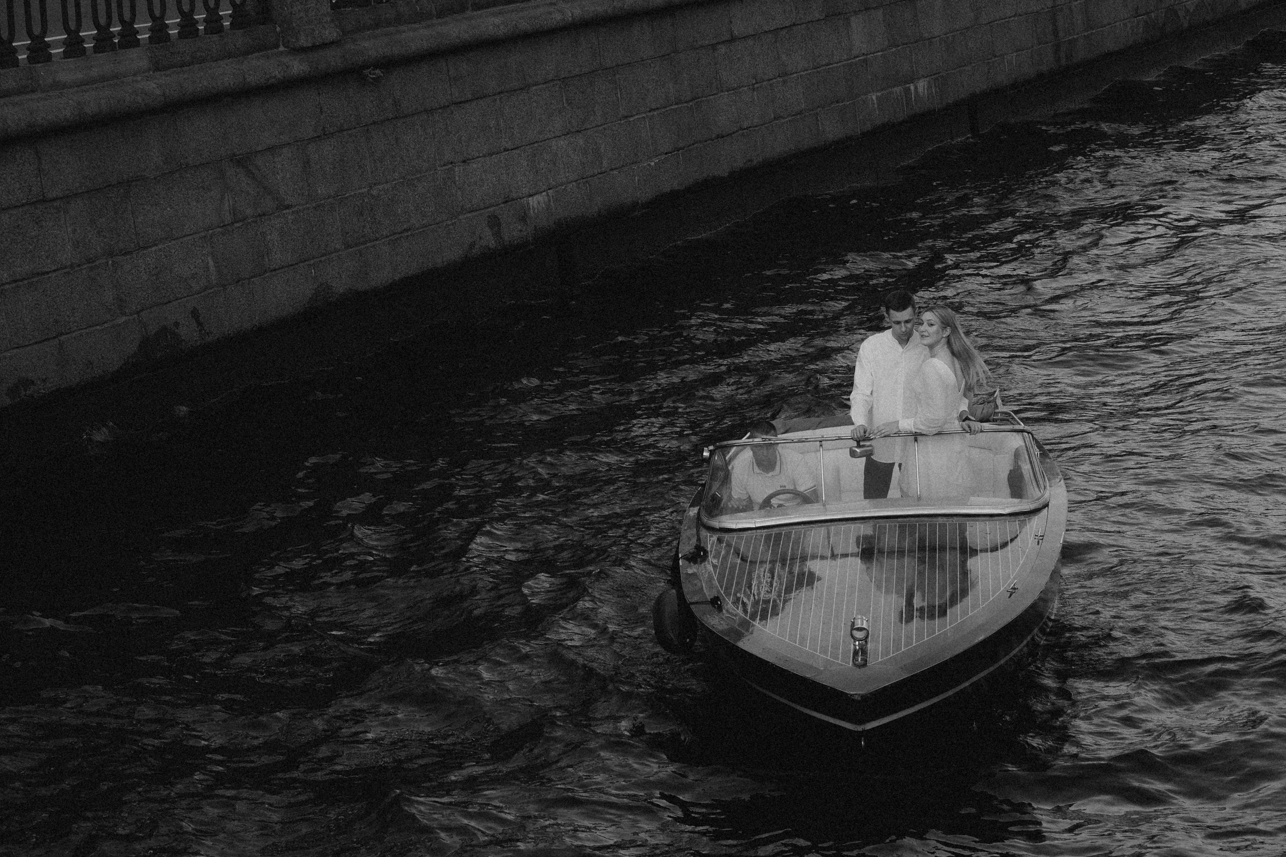 СВАДЕНБНАЯ СЬЕМКА НА КАТЕРЕ ПО КАНАЛАМ САНКТ-ПЕТЕРБУРГА И В АКВАТОРИИ НЕВЫ. Профессиональный фотограф, Санкт-Петербург — Виктория Богомолова