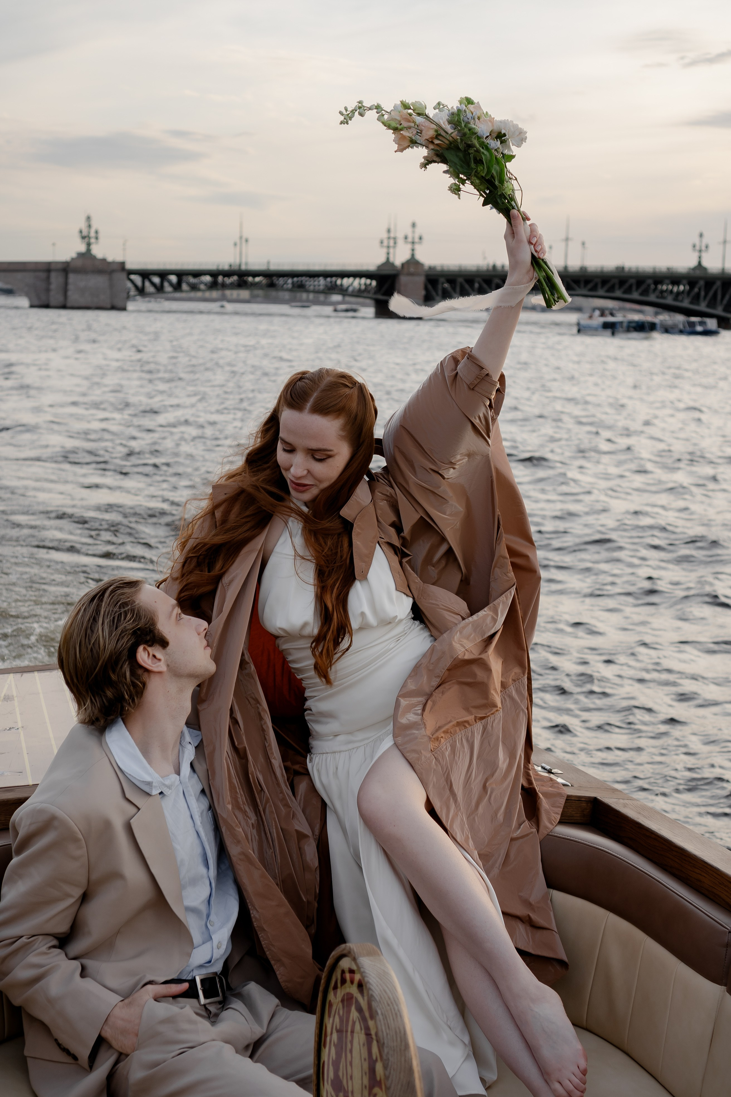 СВАДЕНБНАЯ СЬЕМКА НА КАТЕРЕ ПО КАНАЛАМ САНКТ-ПЕТЕРБУРГА И В АКВАТОРИИ НЕВЫ. Профессиональный фотограф, Санкт-Петербург — Виктория Богомолова