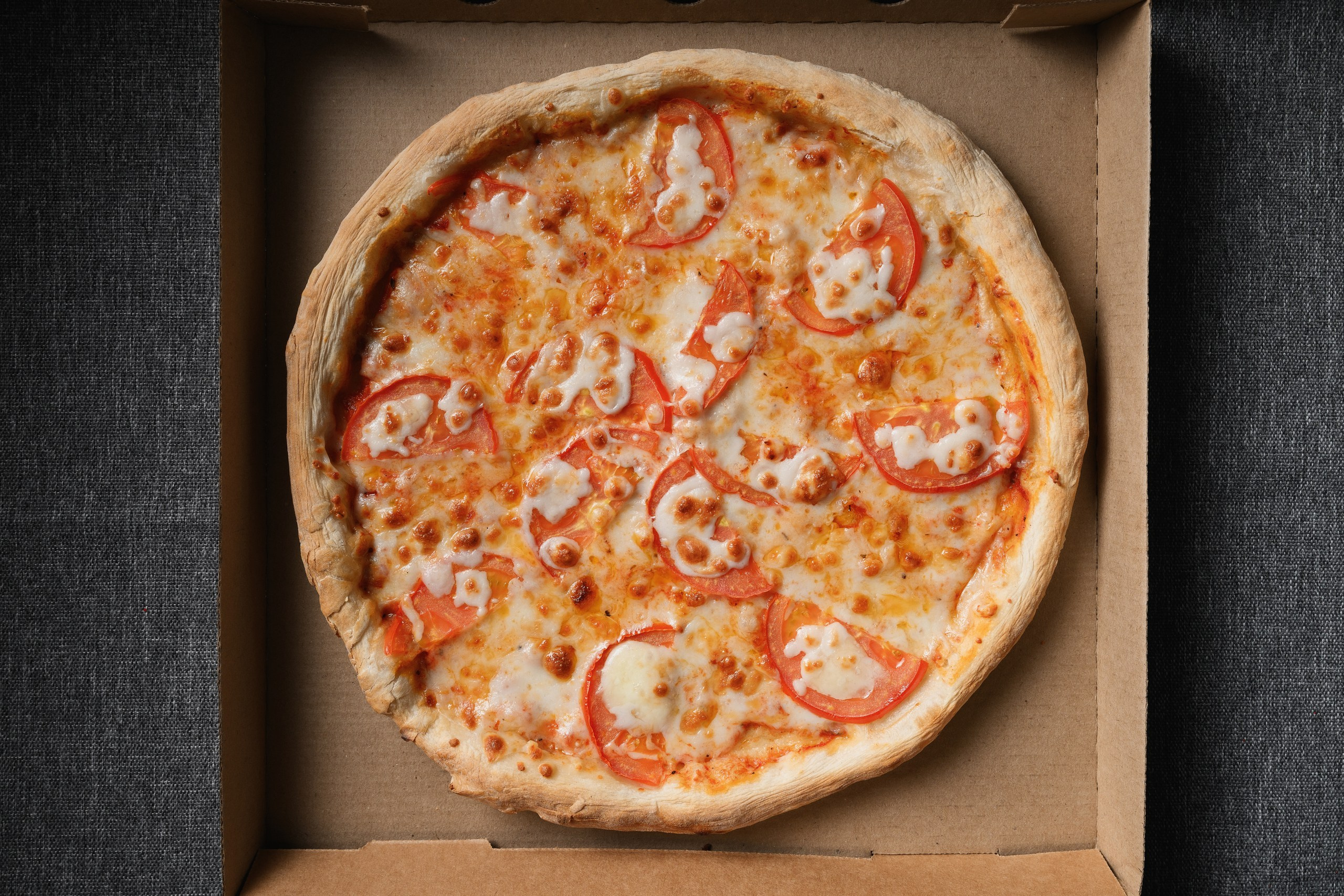 Фуд-съемка в Петропавловске-Камчатском. Фотосессия блюд и еды для кафе в Петропавловске-Камчатском. Предметная съемка меню в студии Петропавловска-Камчатского. Красивые кадры роллов, пиццы и десертов в Петропавловске-Камчатском. Фуд-фотосъемка цена в Петропавловске-Камчатском.