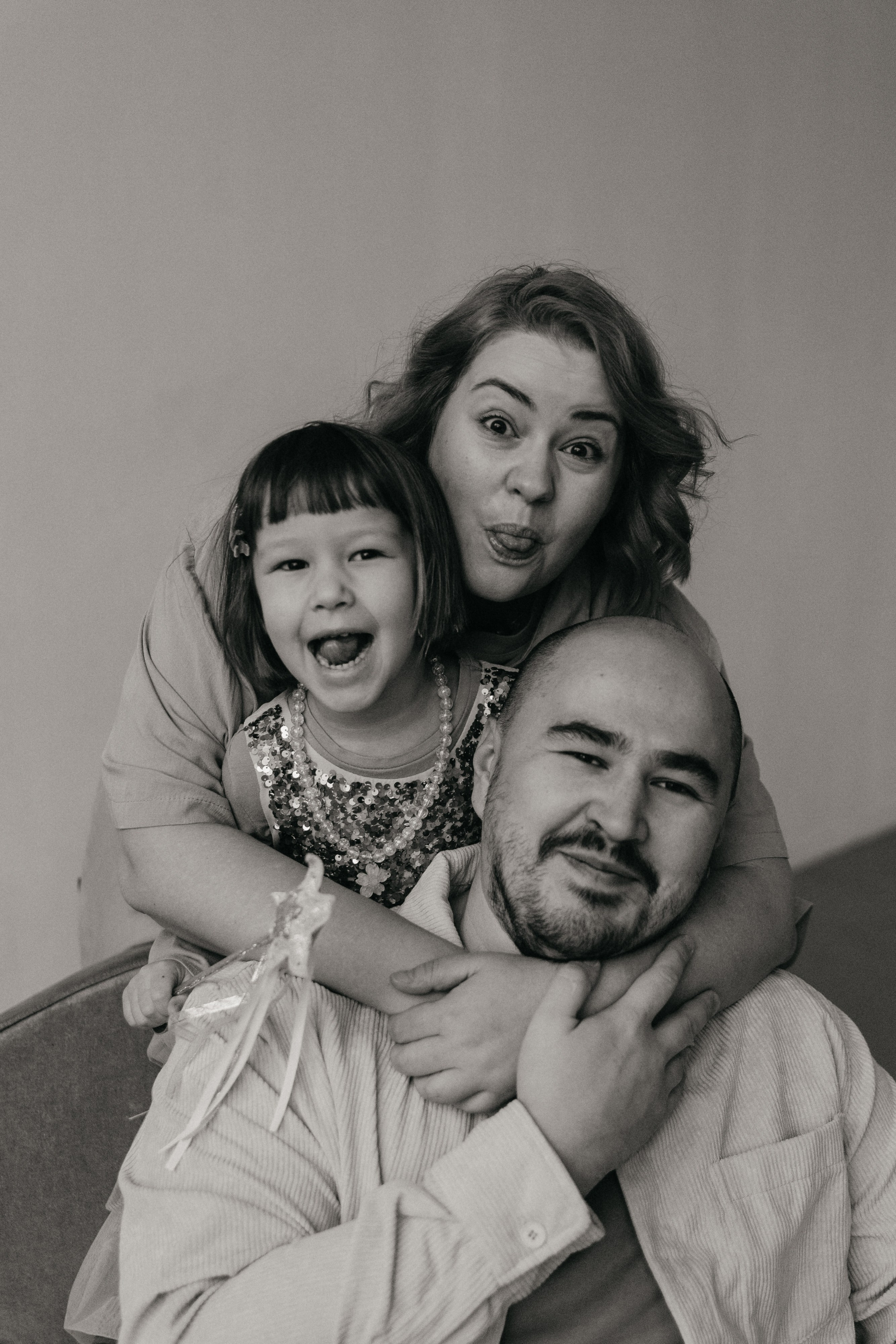 Мика, Саша, Сара. Главная