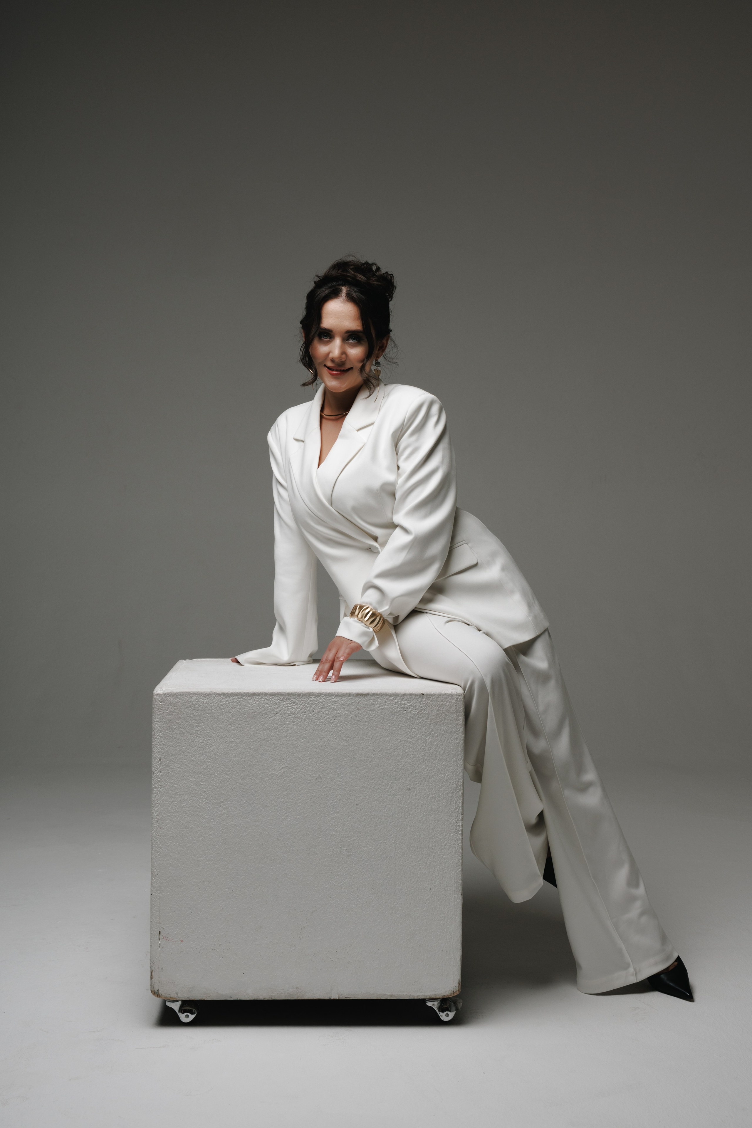 Женская фотосессия в минимализме. Профессиональный фотограф в Санкт-Петербурге Александр Волосенцев