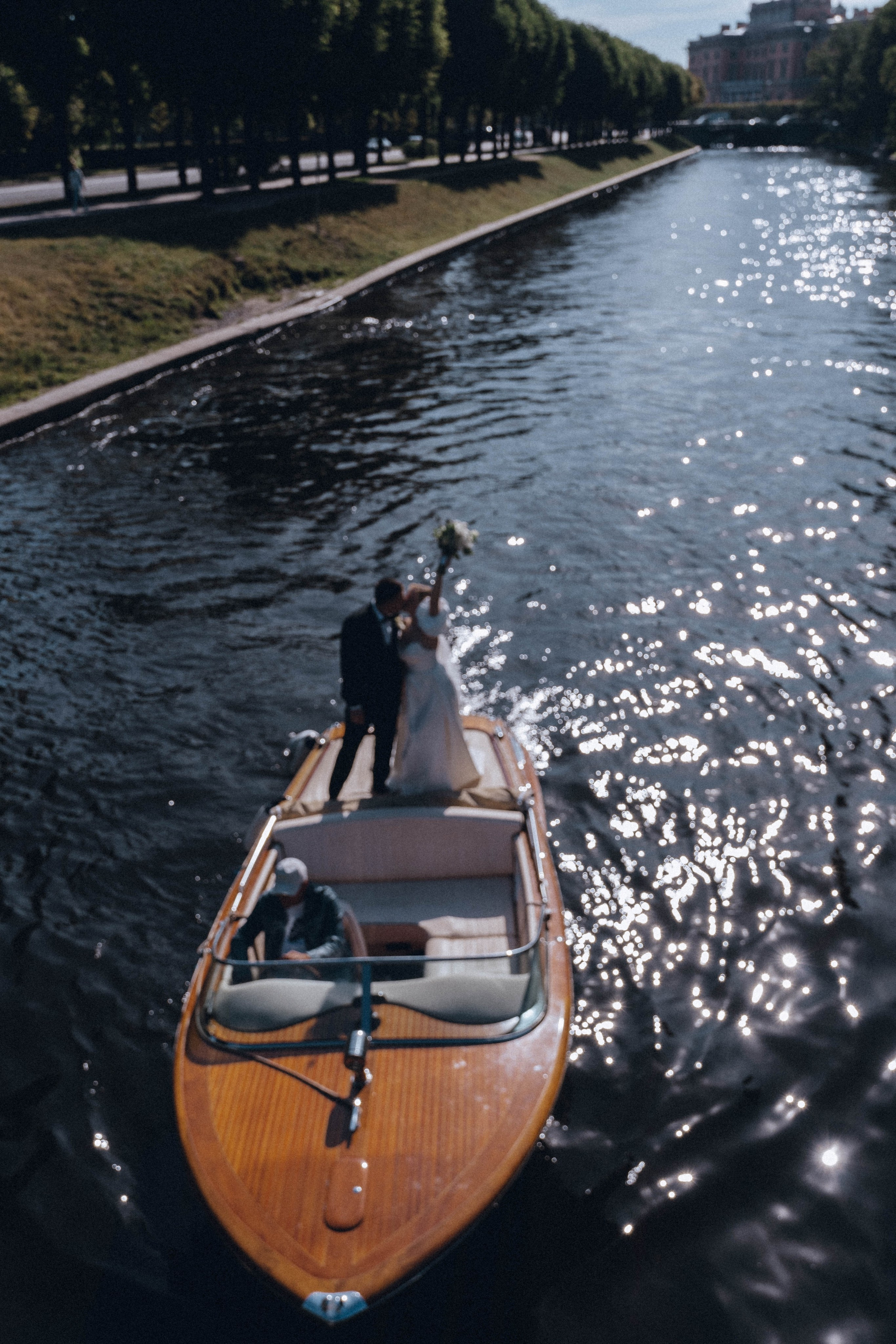 СВАДЕНБНАЯ СЬЕМКА НА КАТЕРЕ ПО КАНАЛАМ САНКТ-ПЕТЕРБУРГА И В АКВАТОРИИ НЕВЫ. Профессиональный фотограф, Санкт-Петербург — Виктория Богомолова