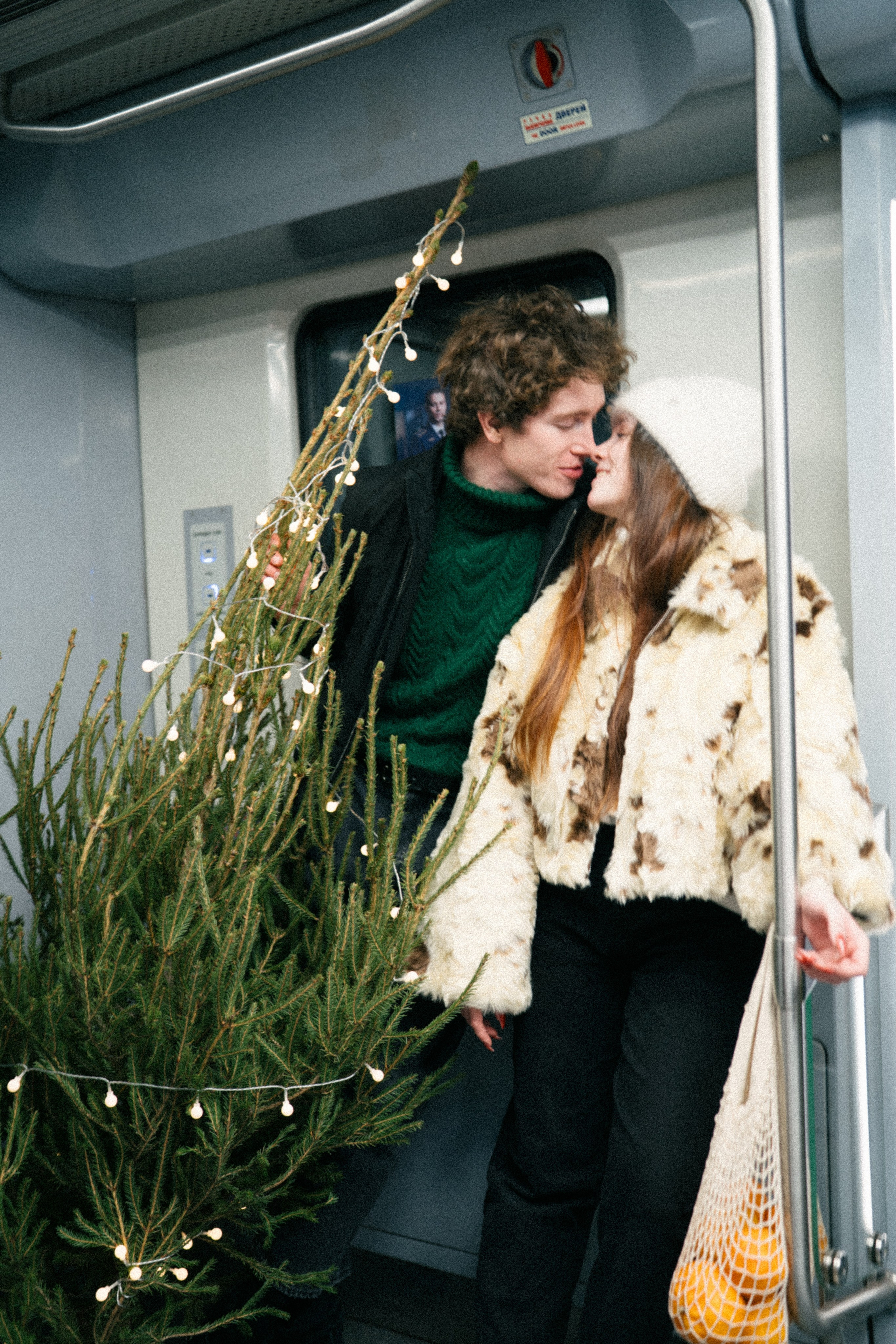 НОВОГОДНЯЯ ПРОГУЛКА ПАРЫ ПО ЧЕРНЫШЕВСКОЙ ПЕРЕД НОВЫМ ГОДОМ. Профессиональный фотограф, Санкт-Петербург — Виктория Богомолова