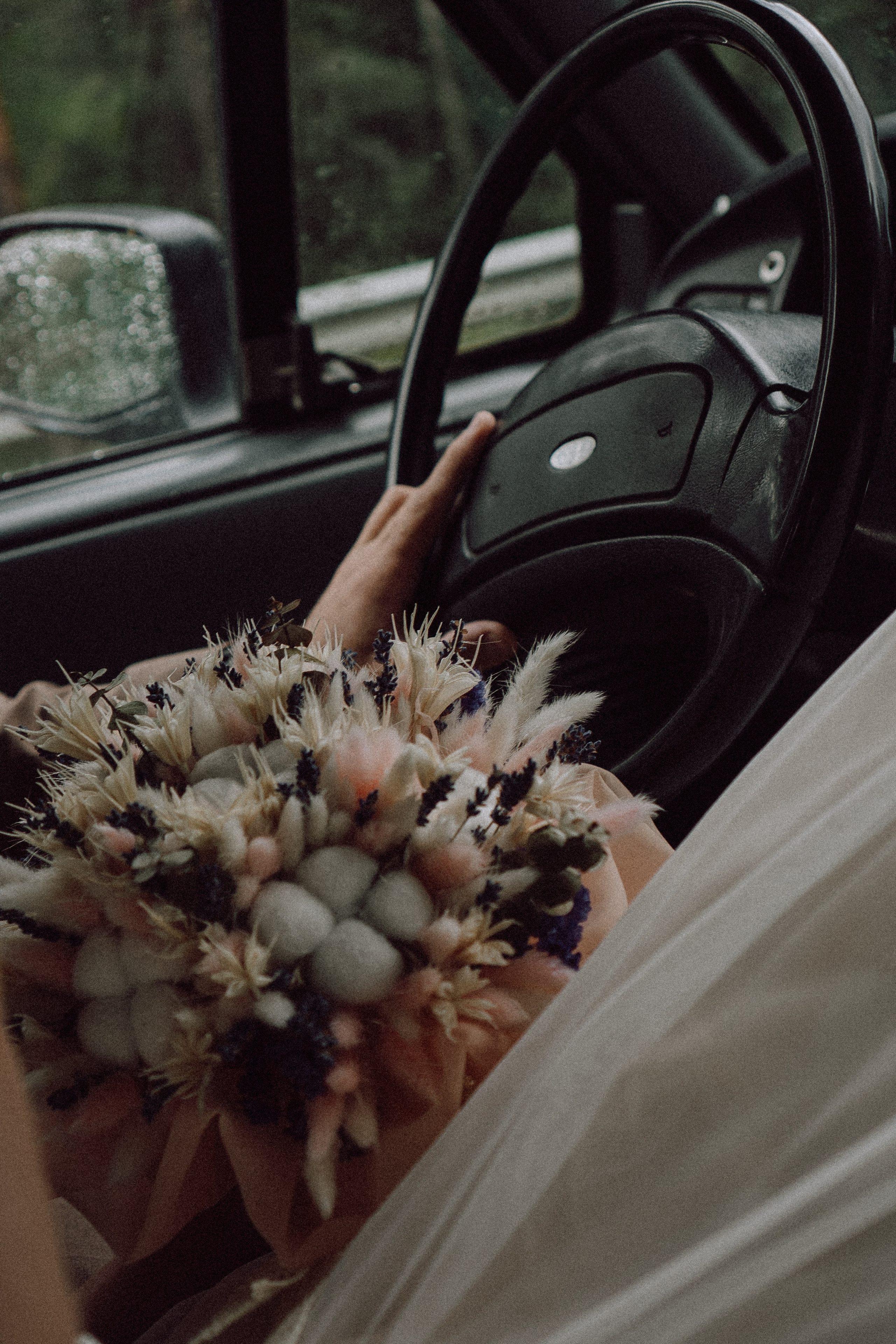 СВАДЕБНАЯ ФОТОСЕССИИЯ ПАРЫ В ГОРОДЕ ПРИОЗЕРСК В СОСНОВОМ ЛЕСУ И С ПИКАПОМ. Профессиональный фотограф, Санкт-Петербург — Виктория Богомолова