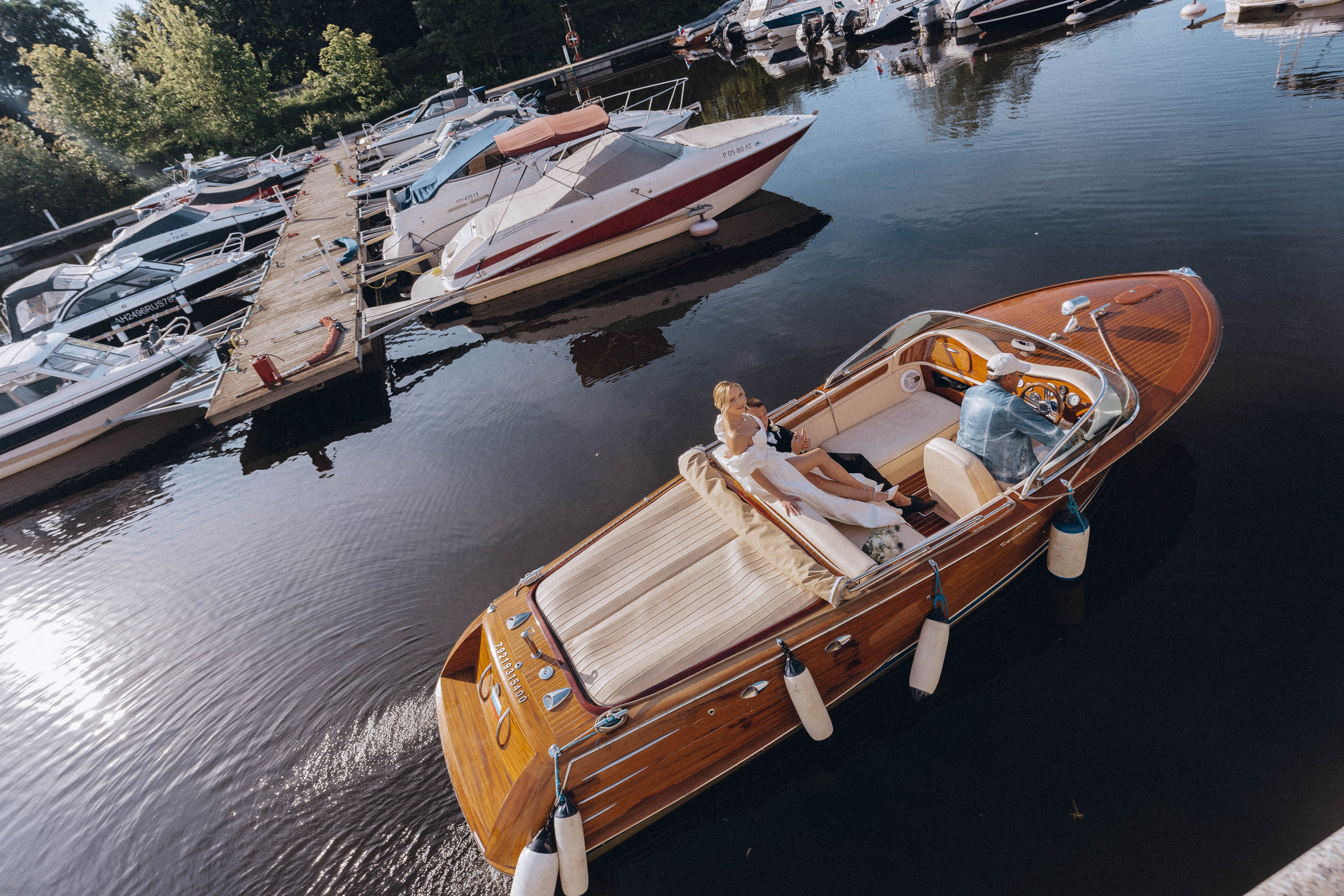 СВАДЕНБНАЯ СЬЕМКА НА КАТЕРЕ ПО КАНАЛАМ САНКТ-ПЕТЕРБУРГА И В АКВАТОРИИ НЕВЫ. Профессиональный фотограф, Санкт-Петербург — Виктория Богомолова