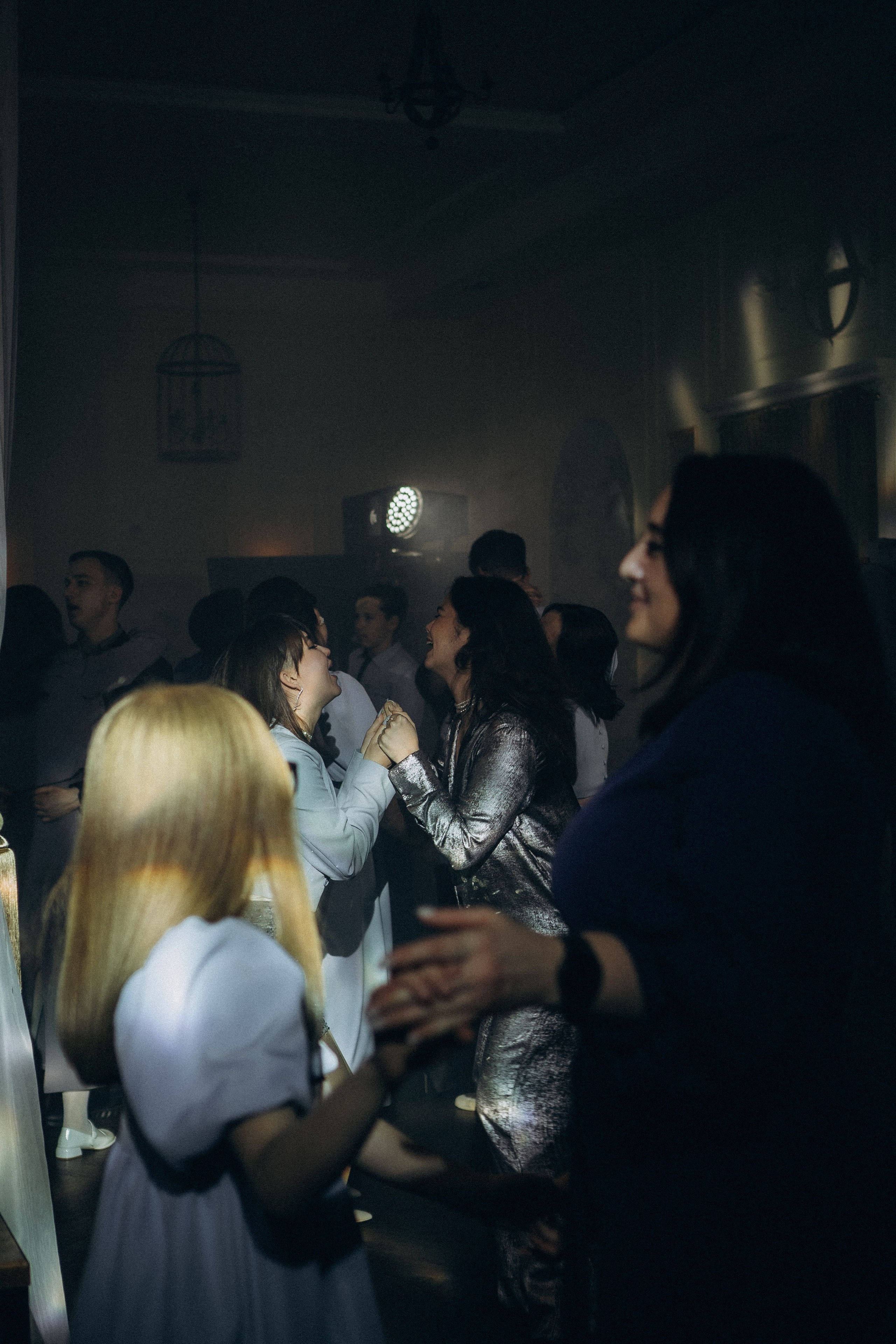 СВАДЕБНАЯ СЬЕМКА СБОРОВ В ОТЕЛЕ И ВЫЕЗД НА ЦЕРЕМОНИЮ (СНЯТО В СИБИРЕ В НИЖНЕВАРТОВСКЕ). Профессиональный фотограф, Санкт-Петербург — Виктория Богомолова