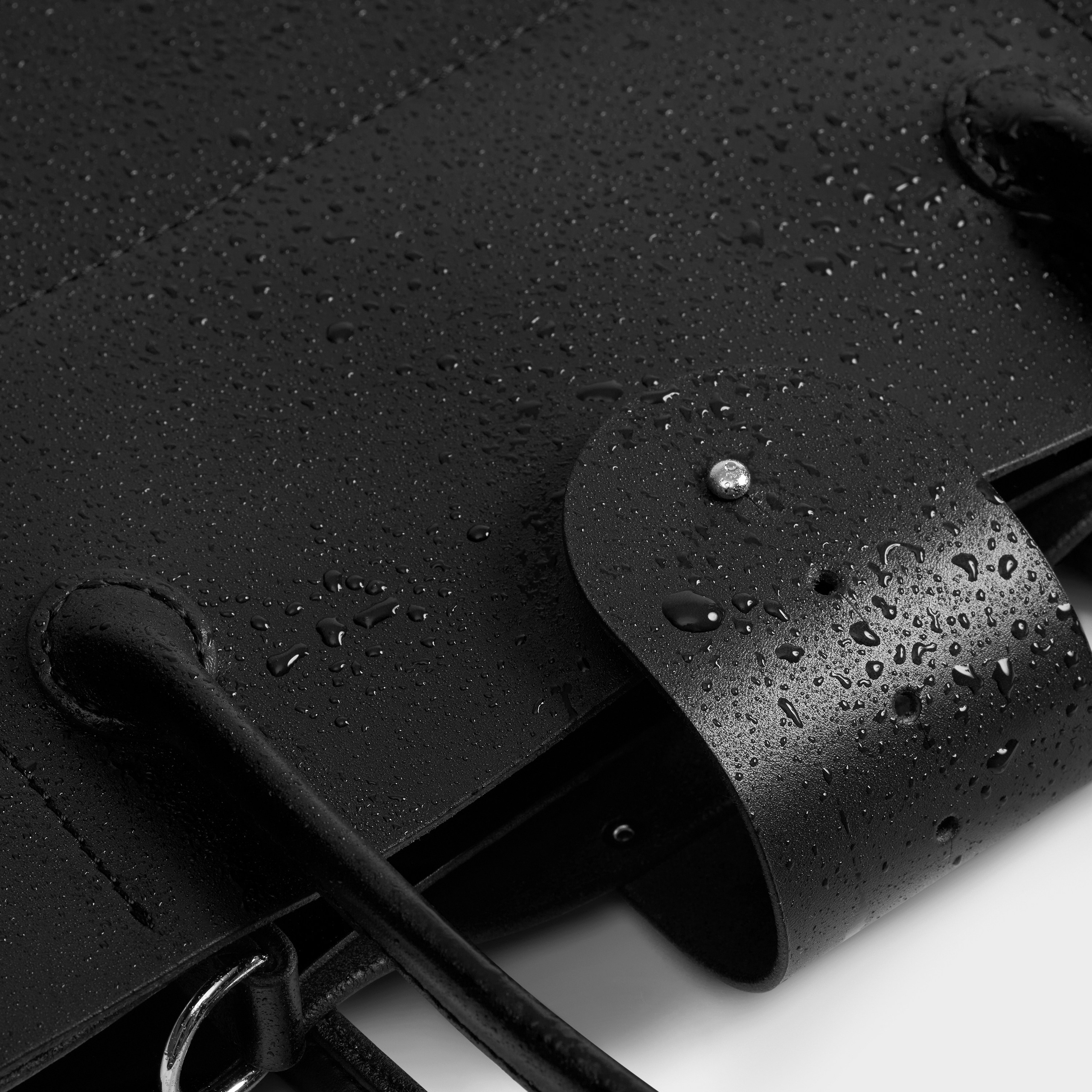 Современный каталог на белом сумок для маркетплейсов