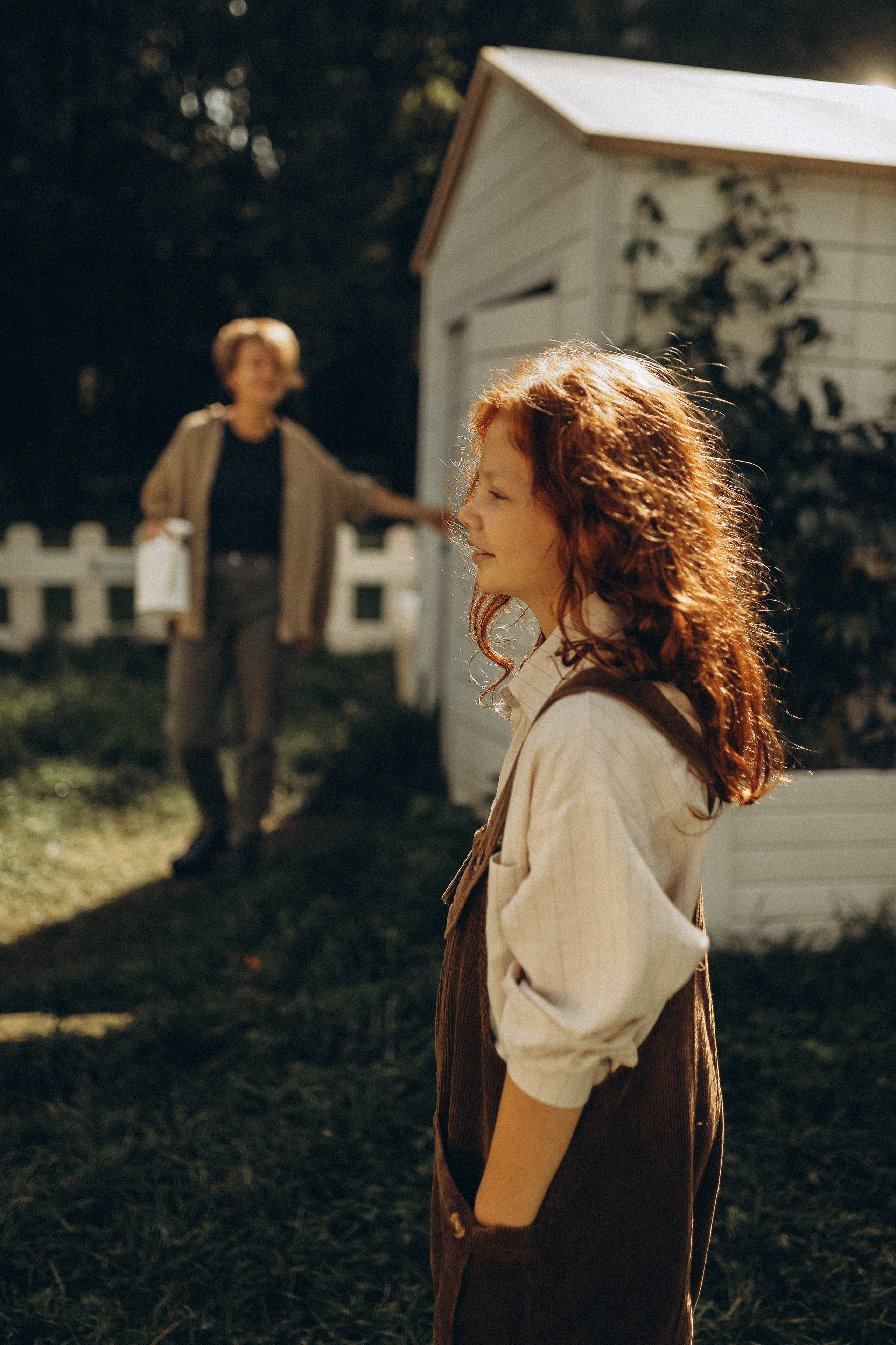 Дина и Миа в огороде. Семейный и детский фотограф в Москве Анастасия Меликова