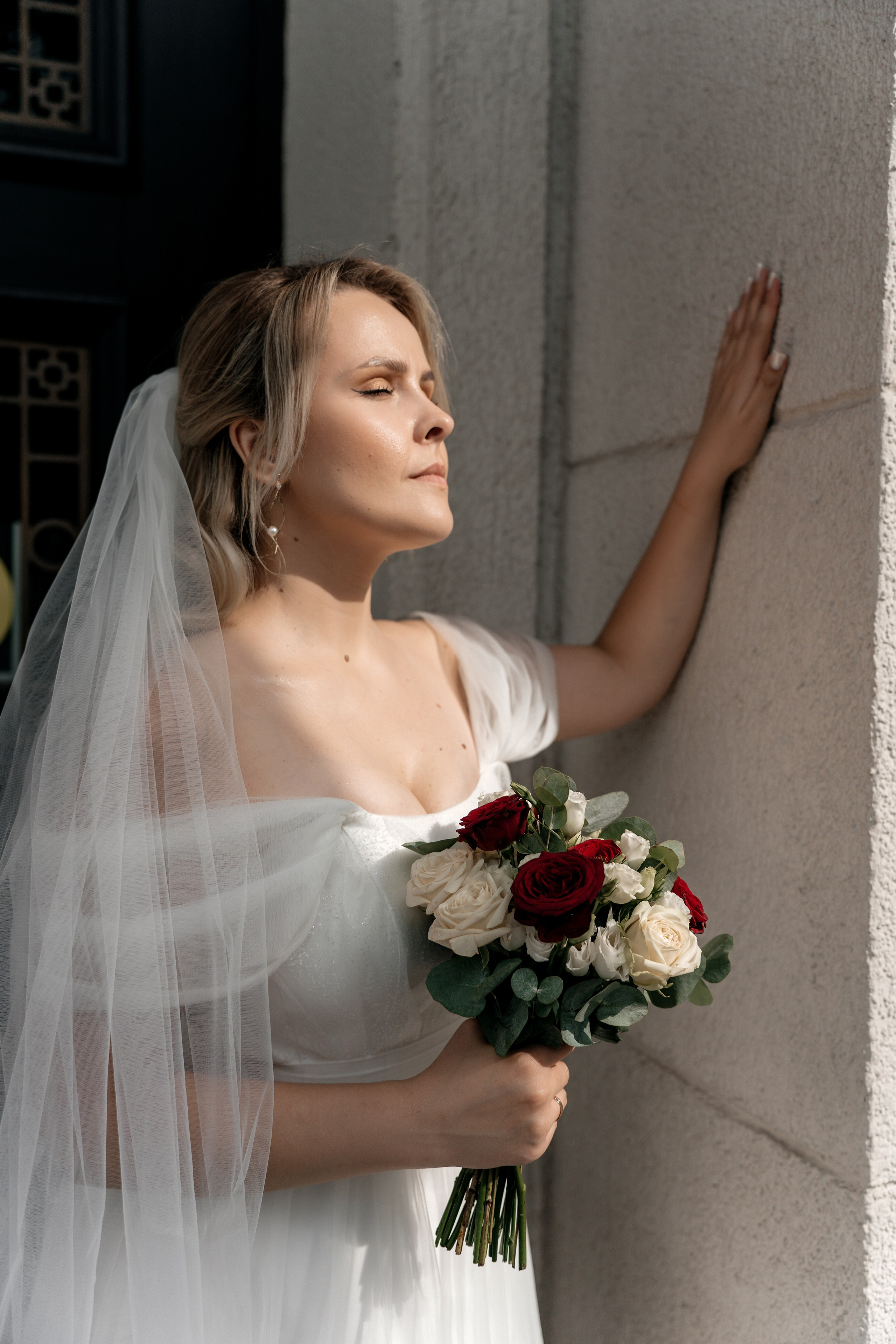 Фотосессия в театре: свадебные моменты. Ваш семейный фотограф в Минске — Вика Трегубова