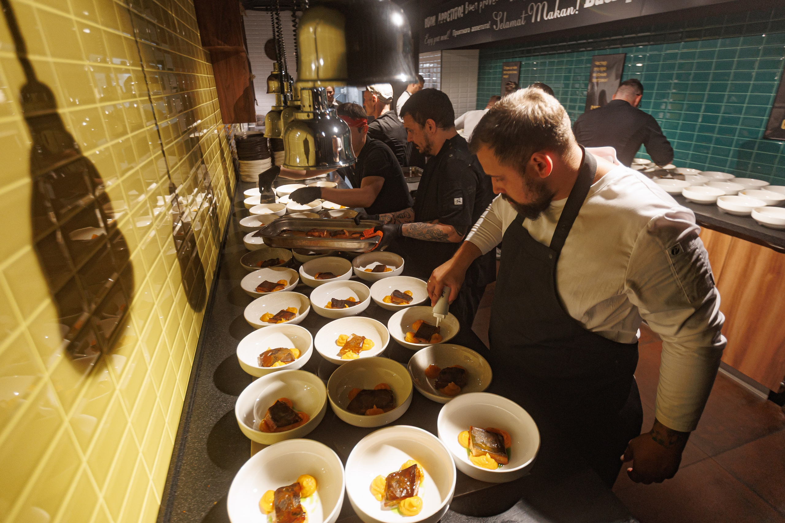 Фотографии с Гастроужина Честер Челябинск 5 ЛЕТ.5 ШЕФОВ