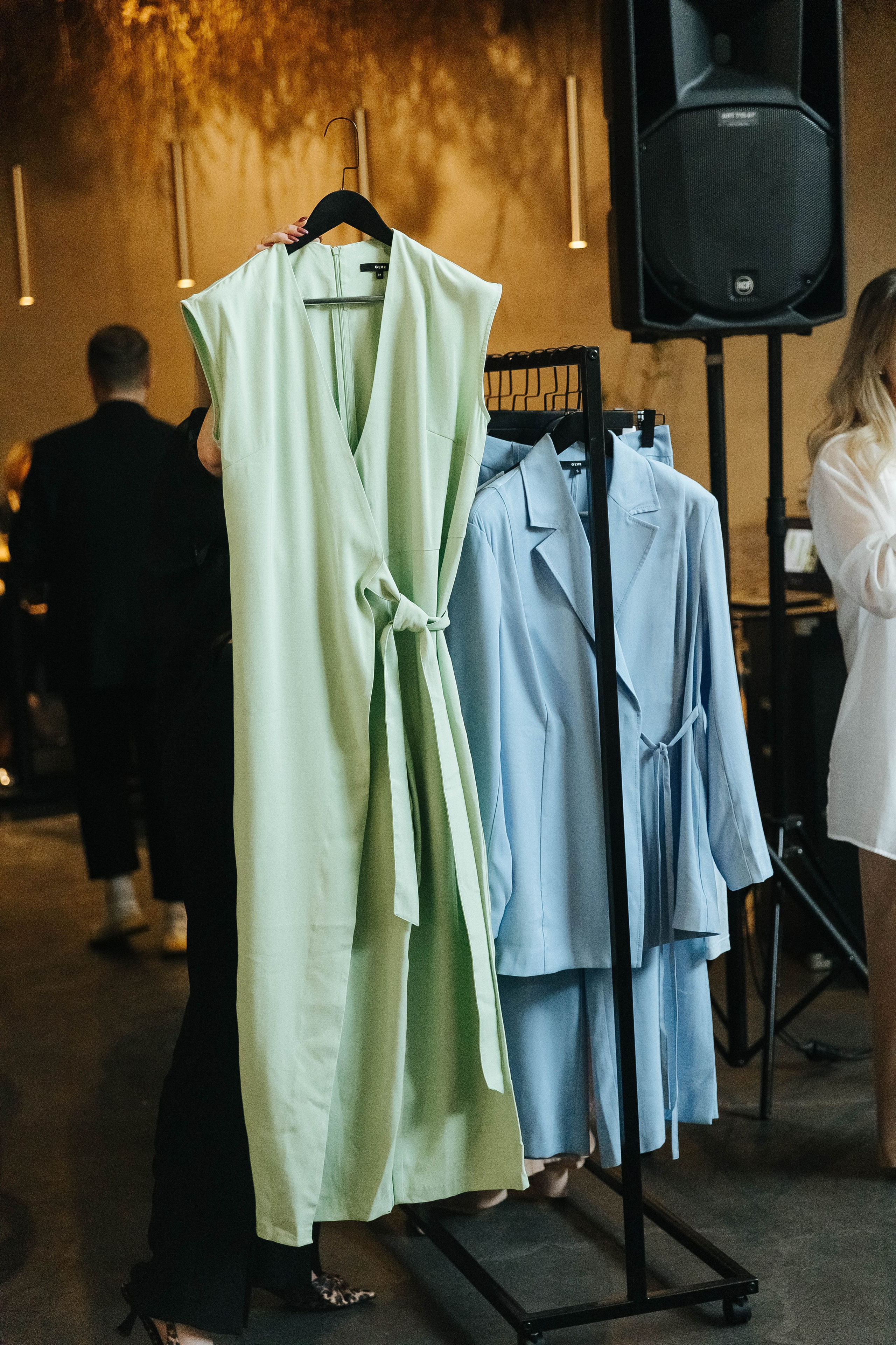 Презентация открытия магазина женской одежды GLVR в ресторане Fresco. Фотограф в Красноярске Надежда Воскресенская