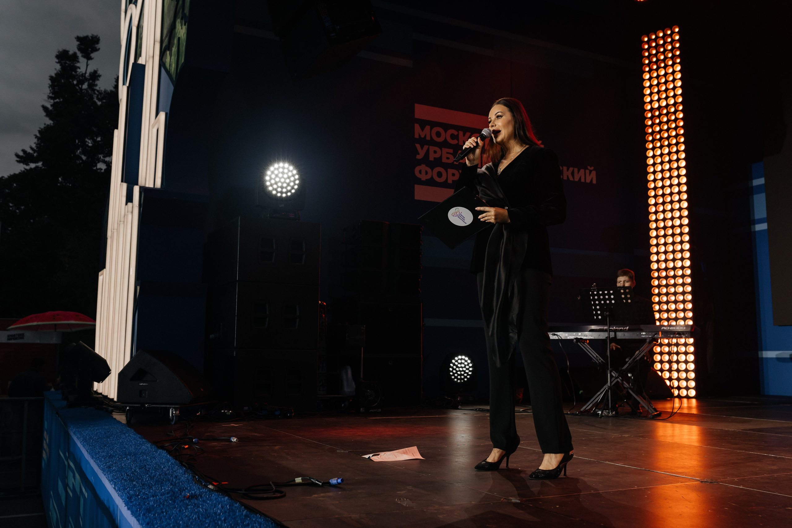 Московский урбанистический форум. Фонд Оксаны Фёдоровой. Ромео и Джульета. Фотограф Наталия Федосова, г. Москва. TG и Instagram @nataliya_raw