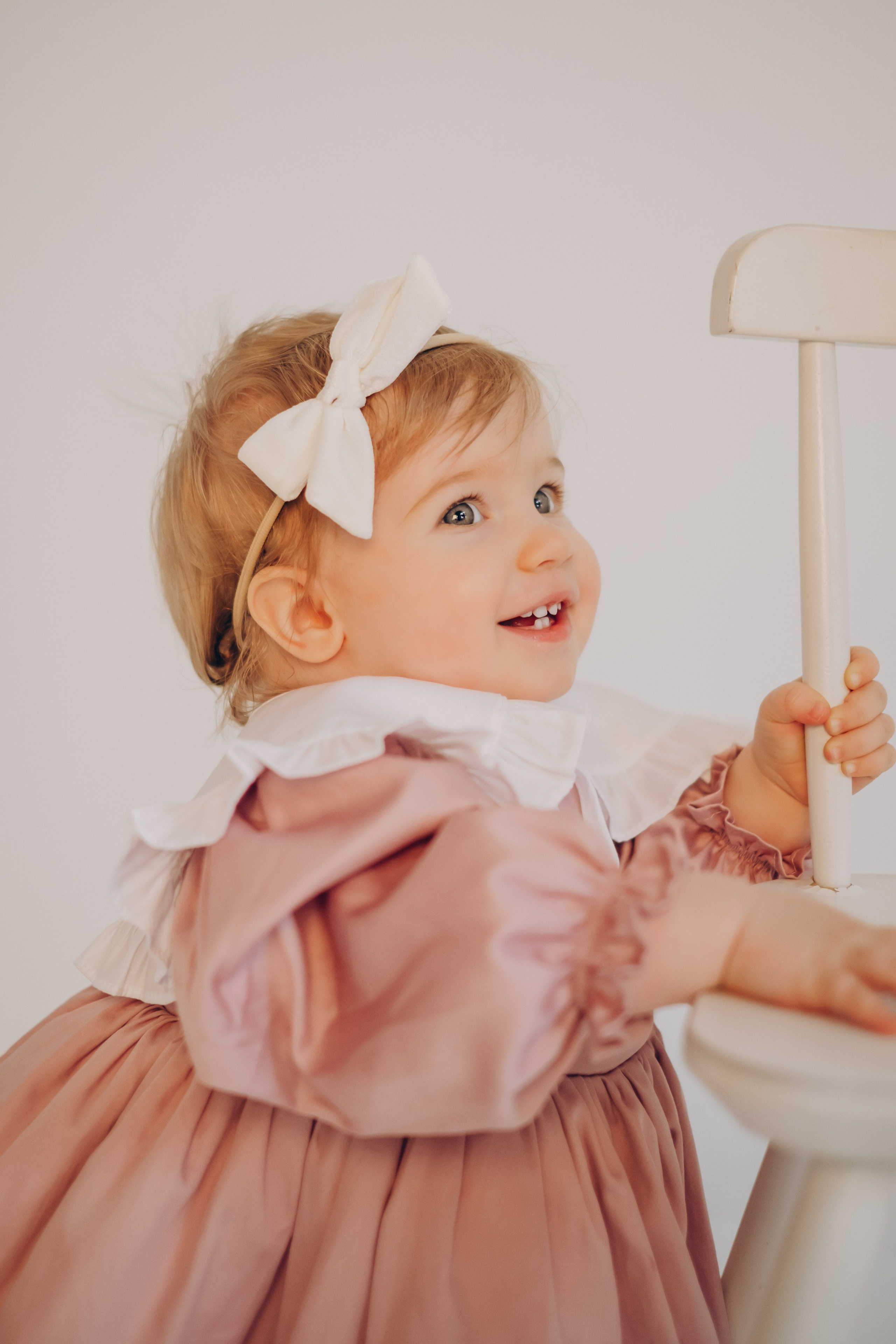 Фотосессия «День рождения» в минималистичной студии. Фотограф Новосибирск Анна Рождественская