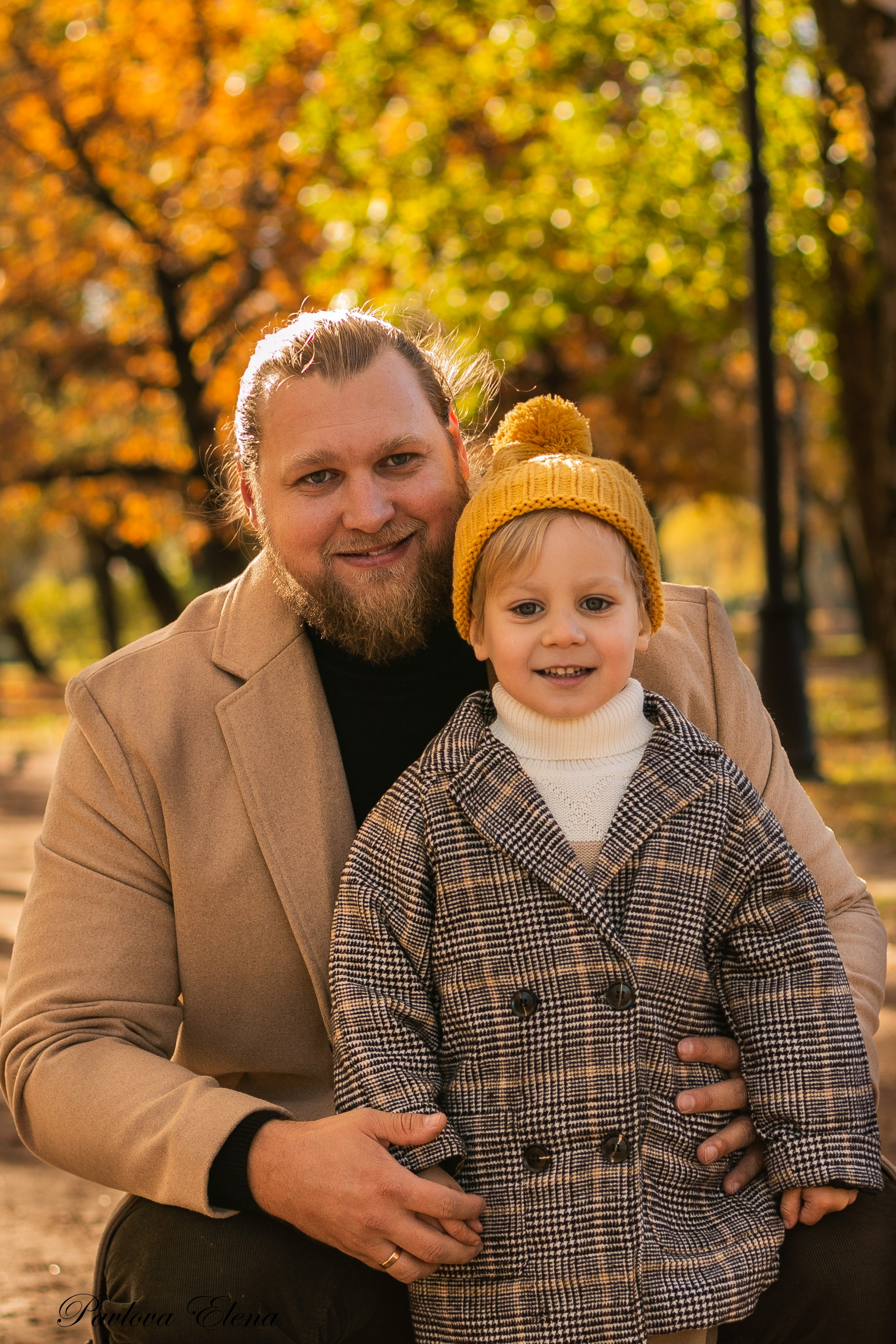 Гоша с папой. Осенняя фотосессия папы с сыном в Парке Победы. Семейный и детский фотограф в Санкт-Петербурге Павлова Елена