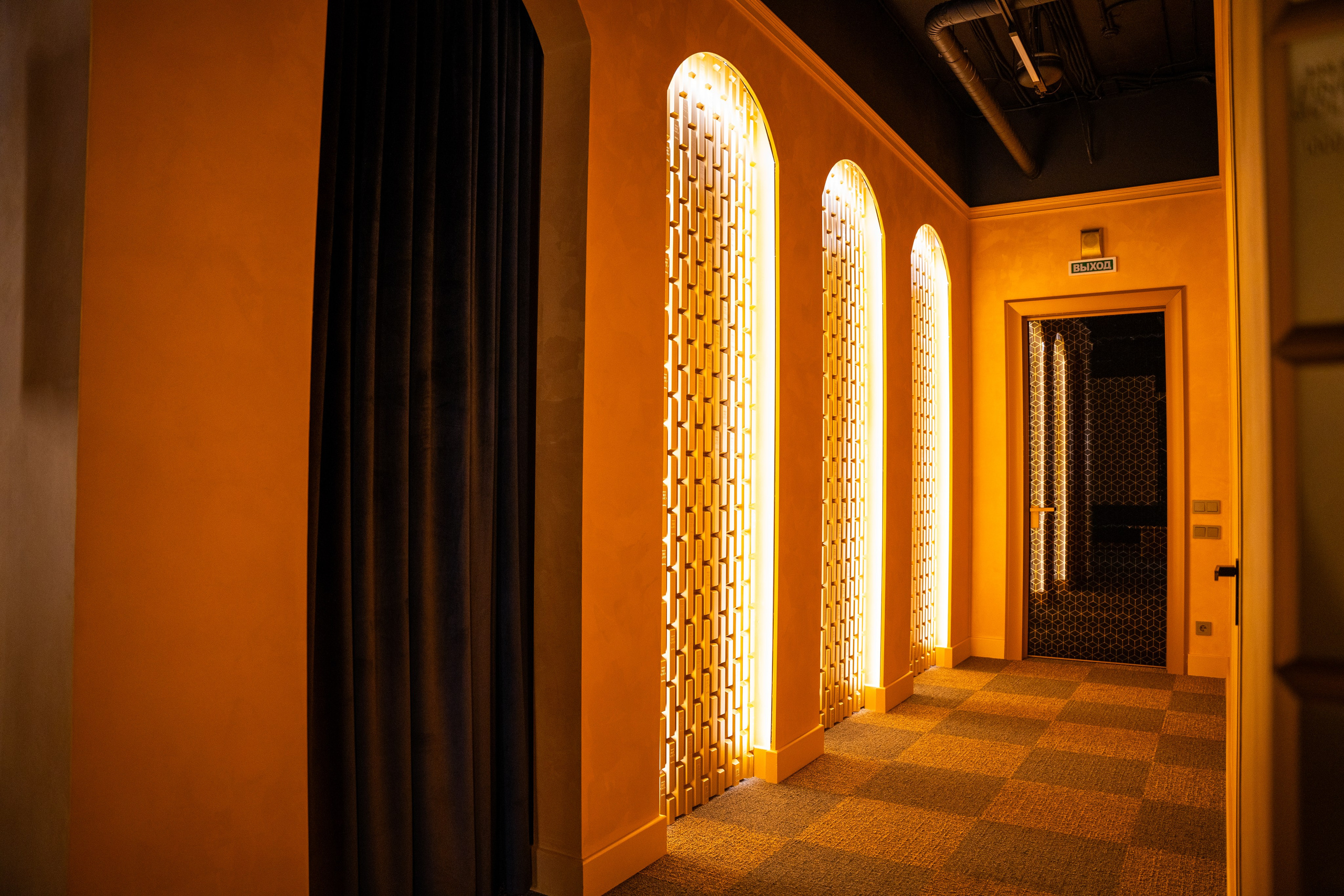 Фотосъемка интерьера стриптиз-клуба Hefner — элитный клуб Краснодара. Интерьерная фотосъемка клуба Hefner в Краснодаре — профессионально. Шедевры для Вас! Фотограф и Видеограф в Краснодаре Пахиев Руслан