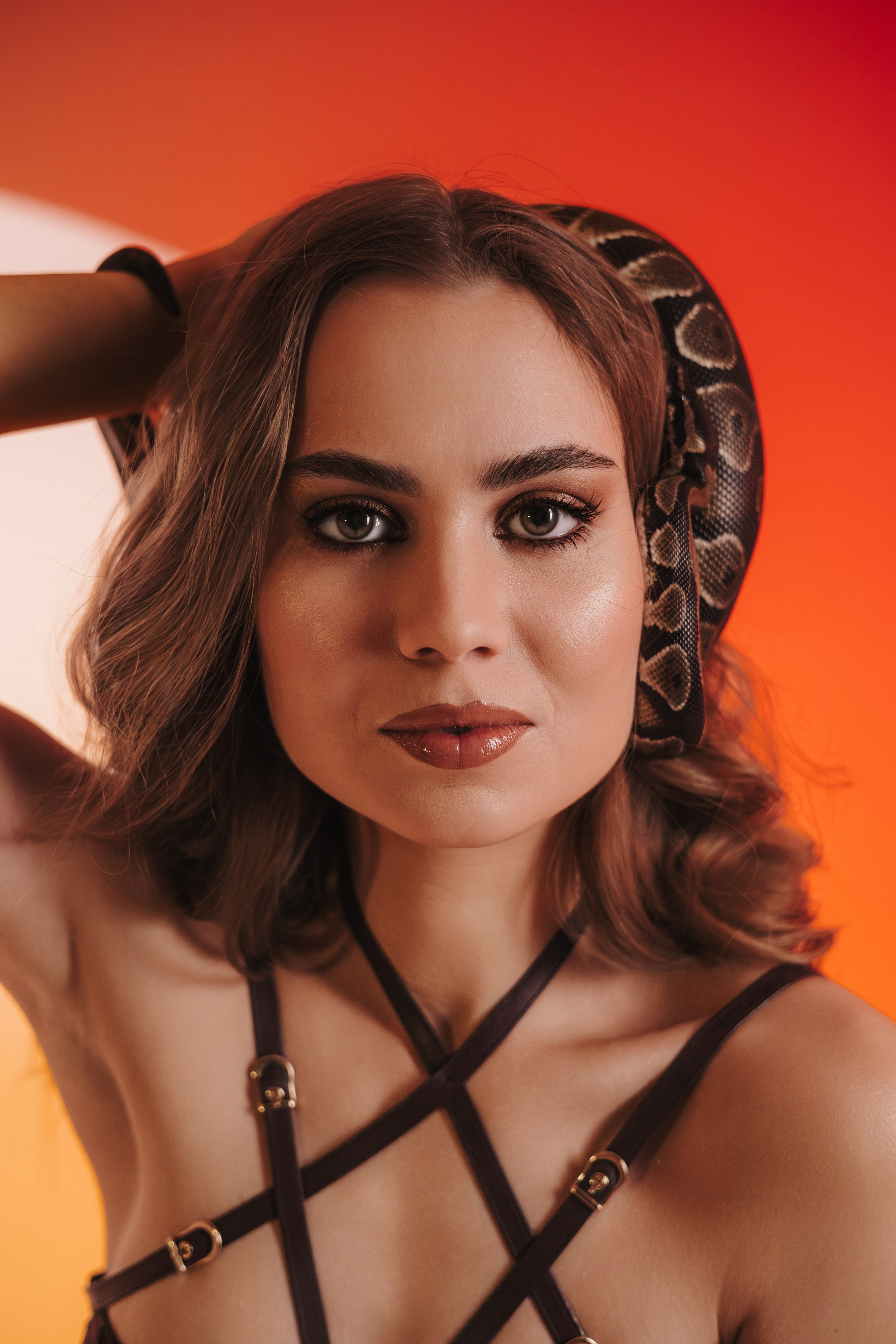 Яна — съёмка с питоном