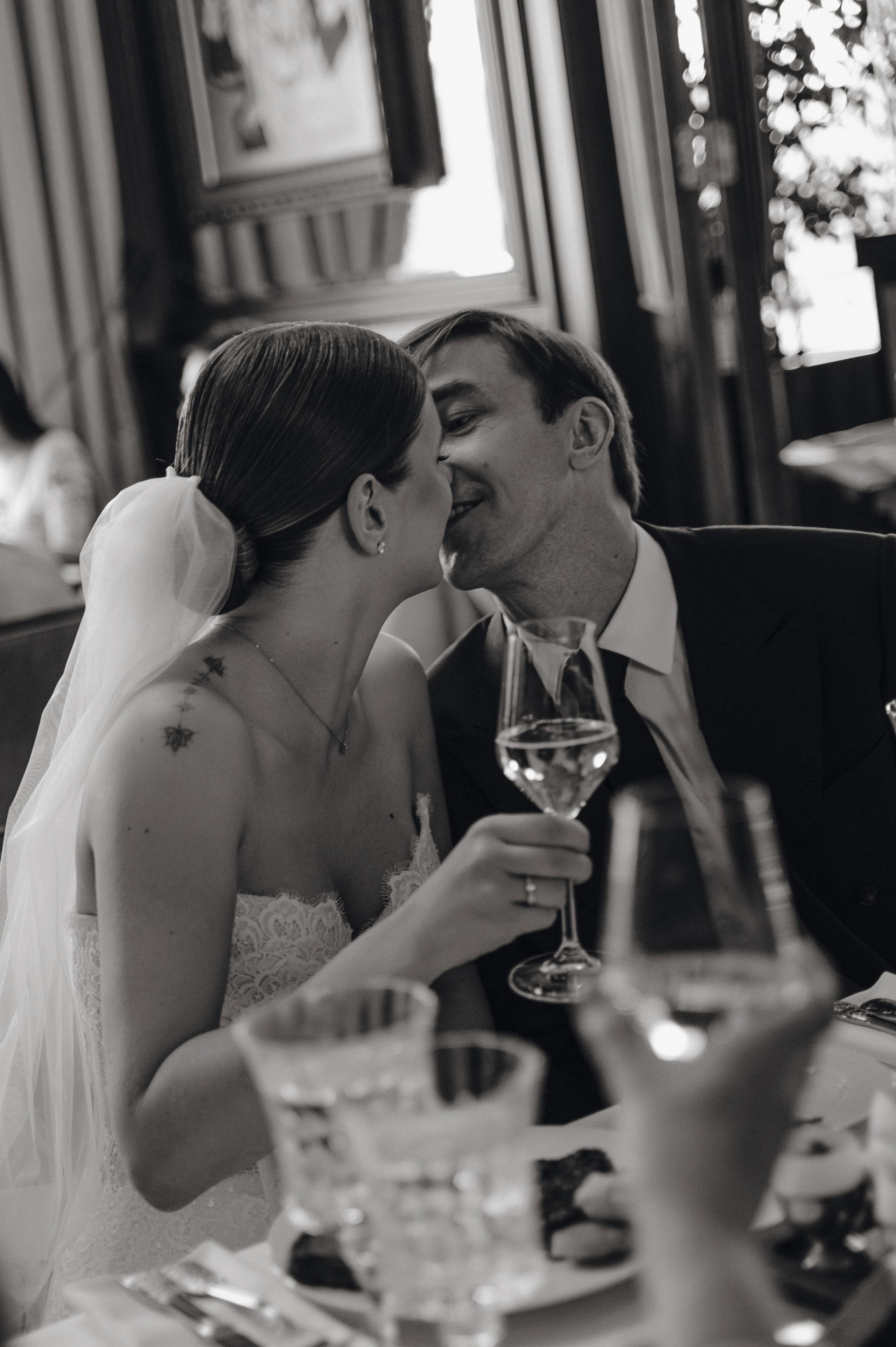 Дмитрий и Луиза. Гостиница Националь и ресторан Белуга. Свадебный фотограф Москва и Санкт-Петербург. Анастасия Чудина