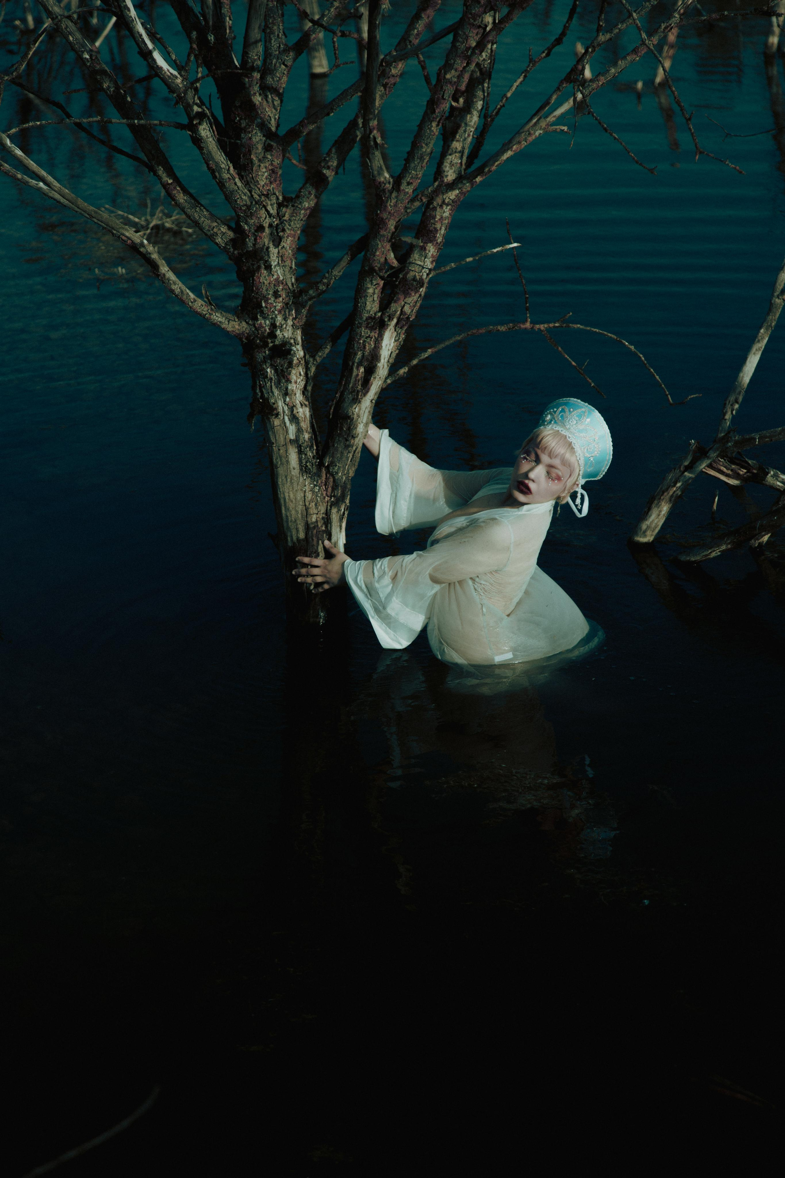 Кокошник в болоте. Креатор Ольга Яш