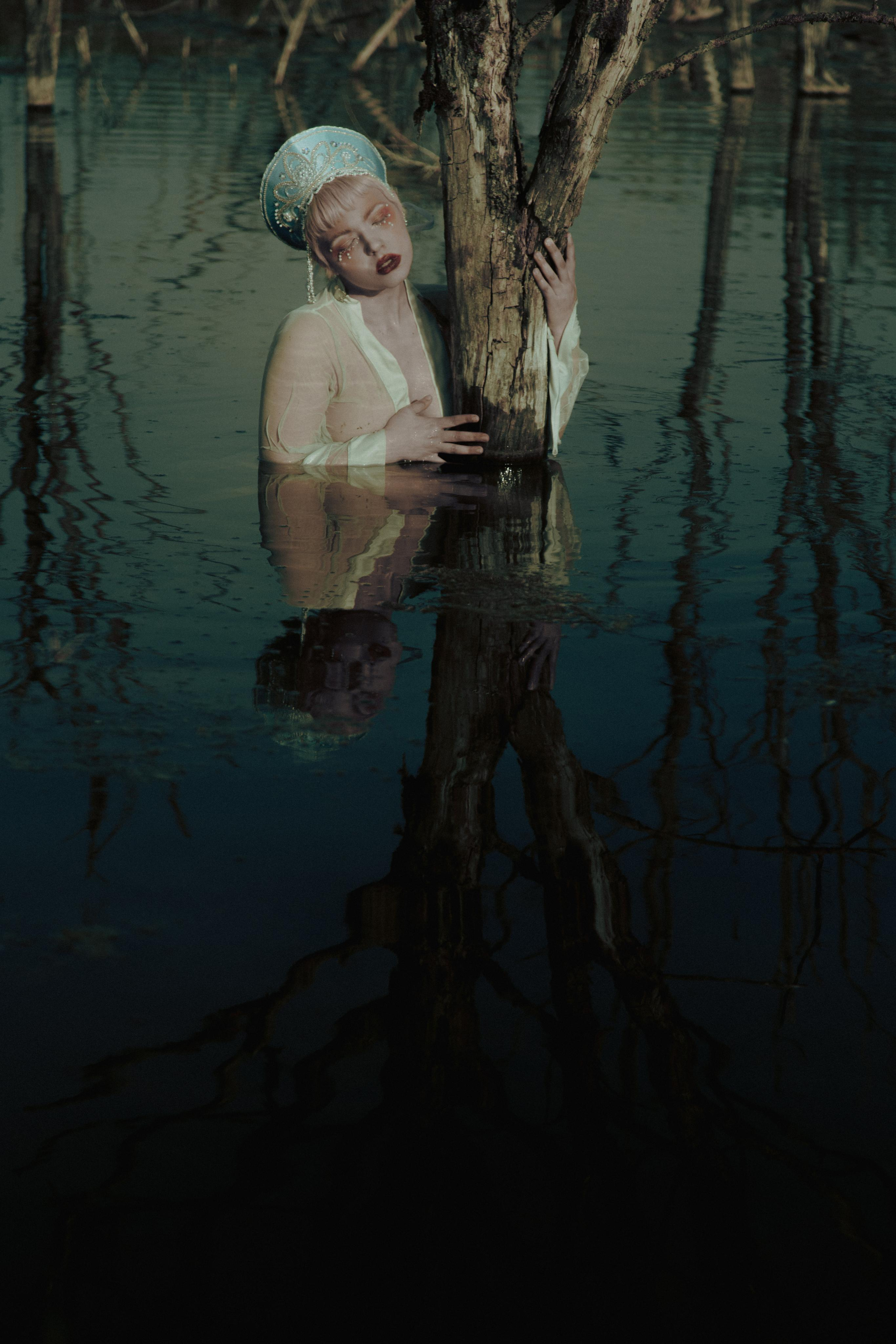 Кокошник в болоте. Креатор Ольга Яш