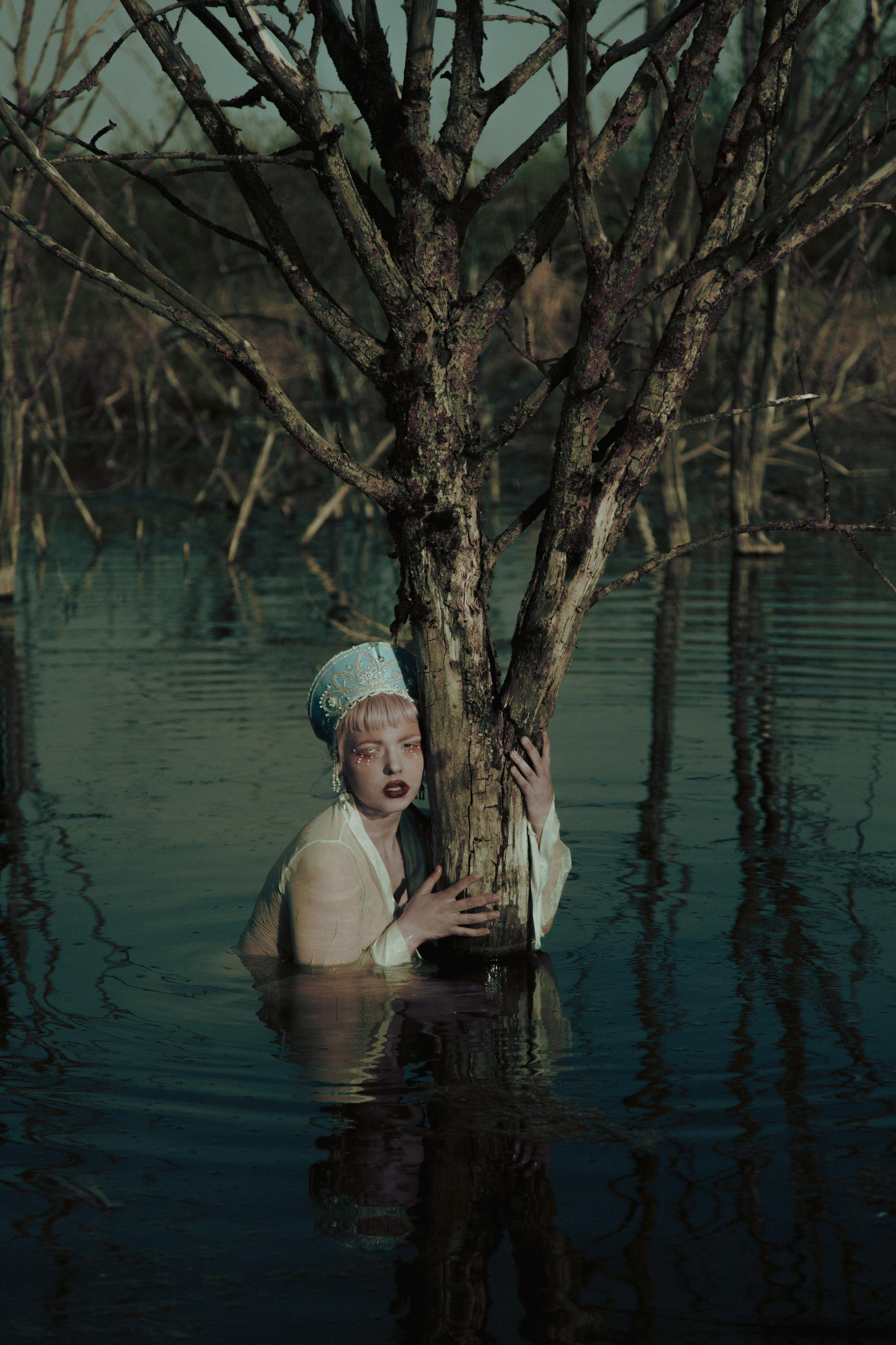 Кокошник в болоте. Креатор Ольга Яш