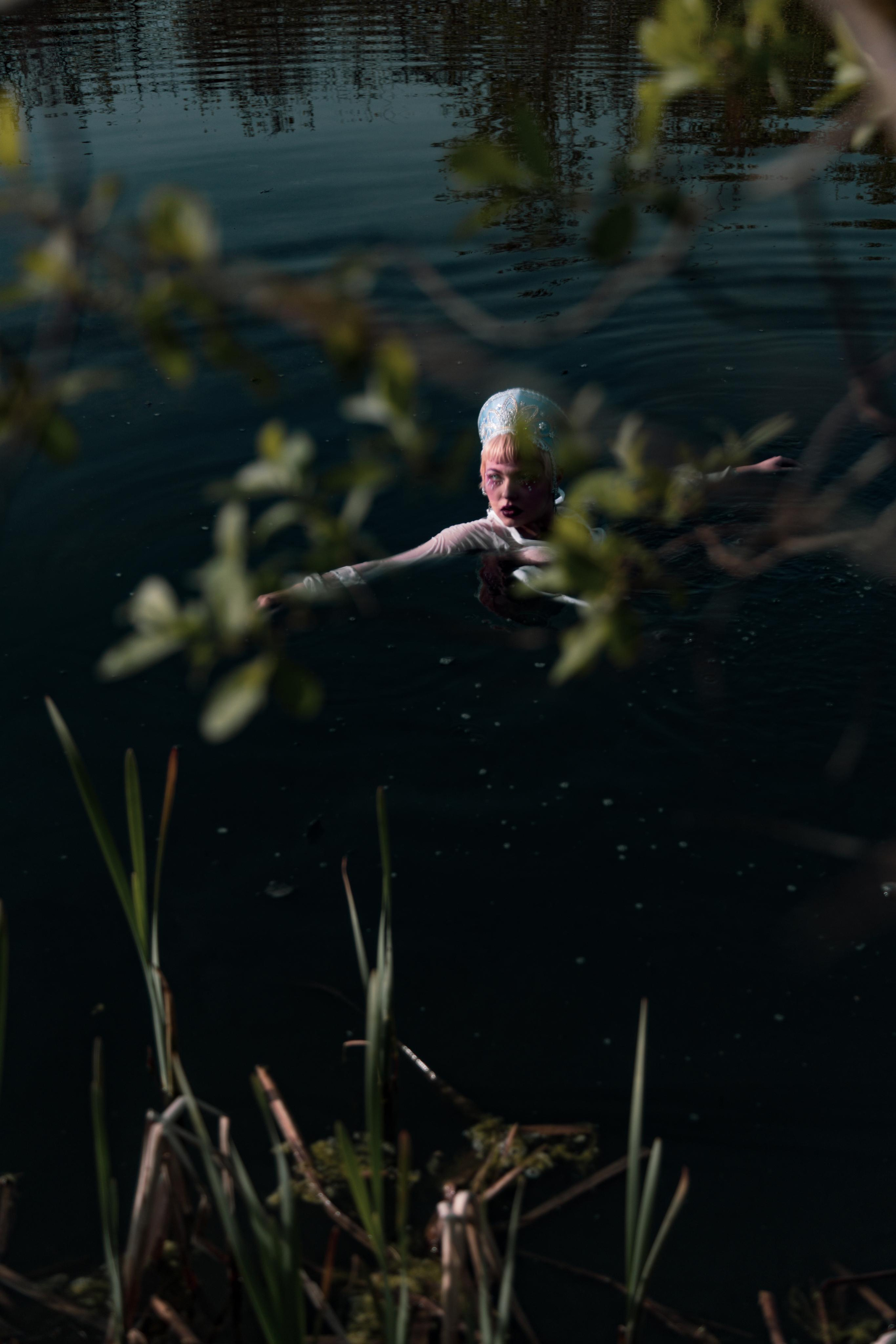 Кокошник в болоте. Креатор Ольга Яш