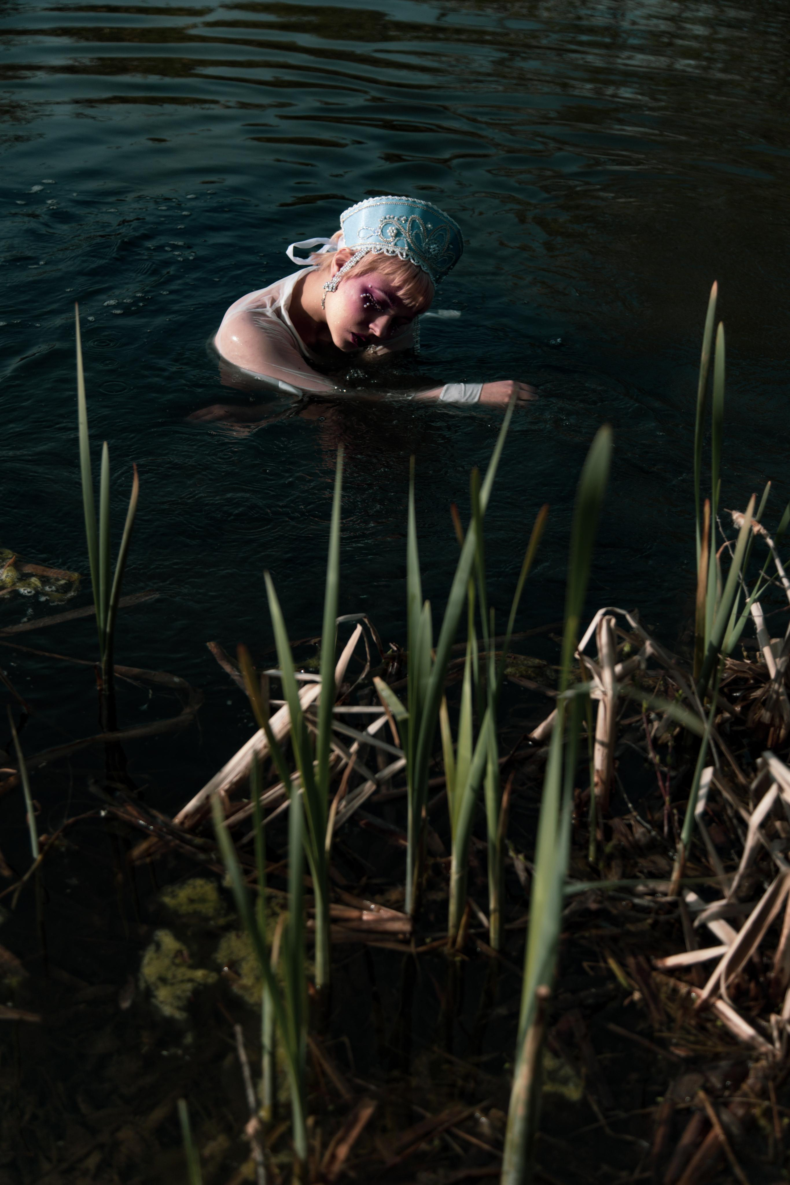 Кокошник в болоте. Креатор Ольга Яш