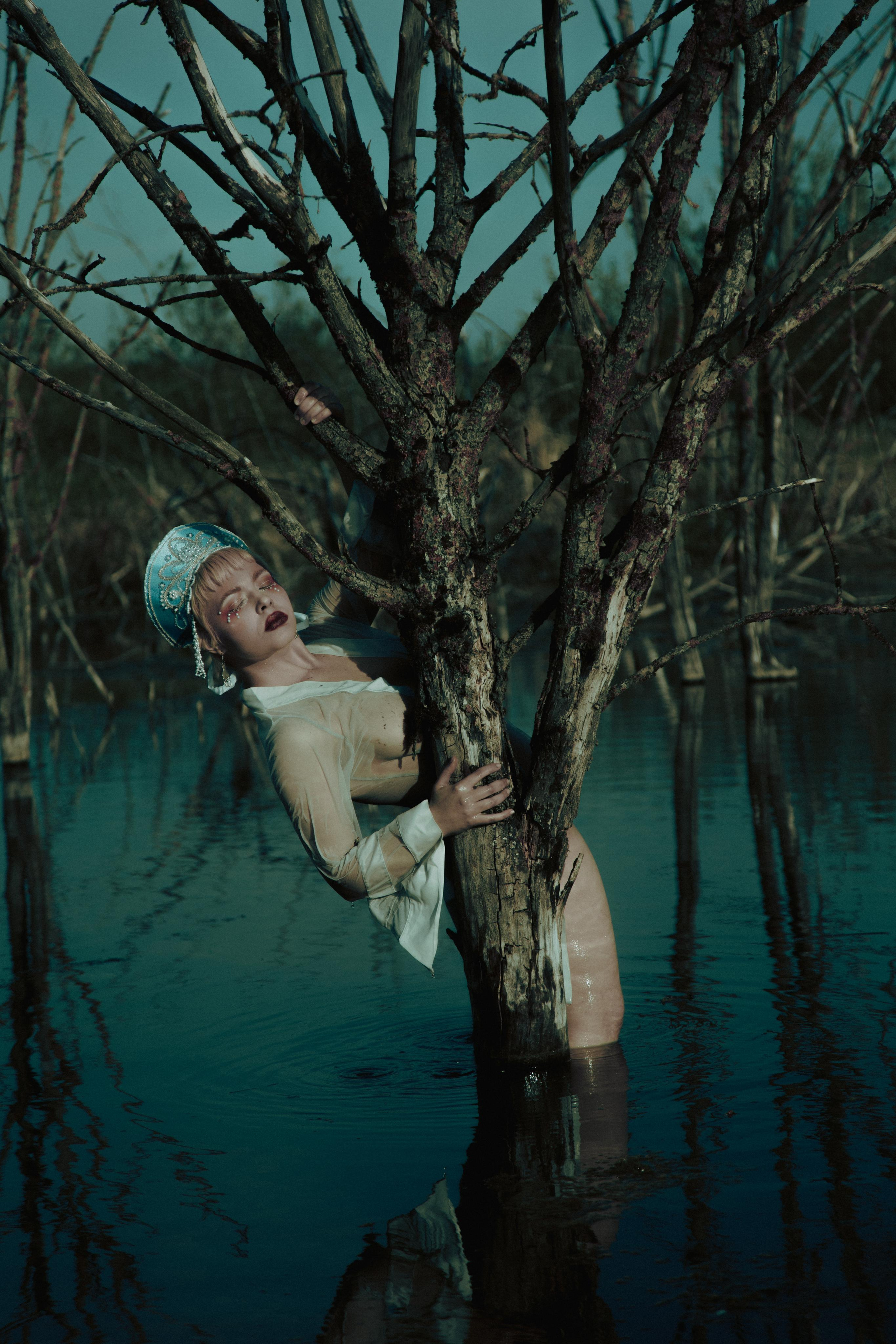 Кокошник в болоте. Креатор Ольга Яш