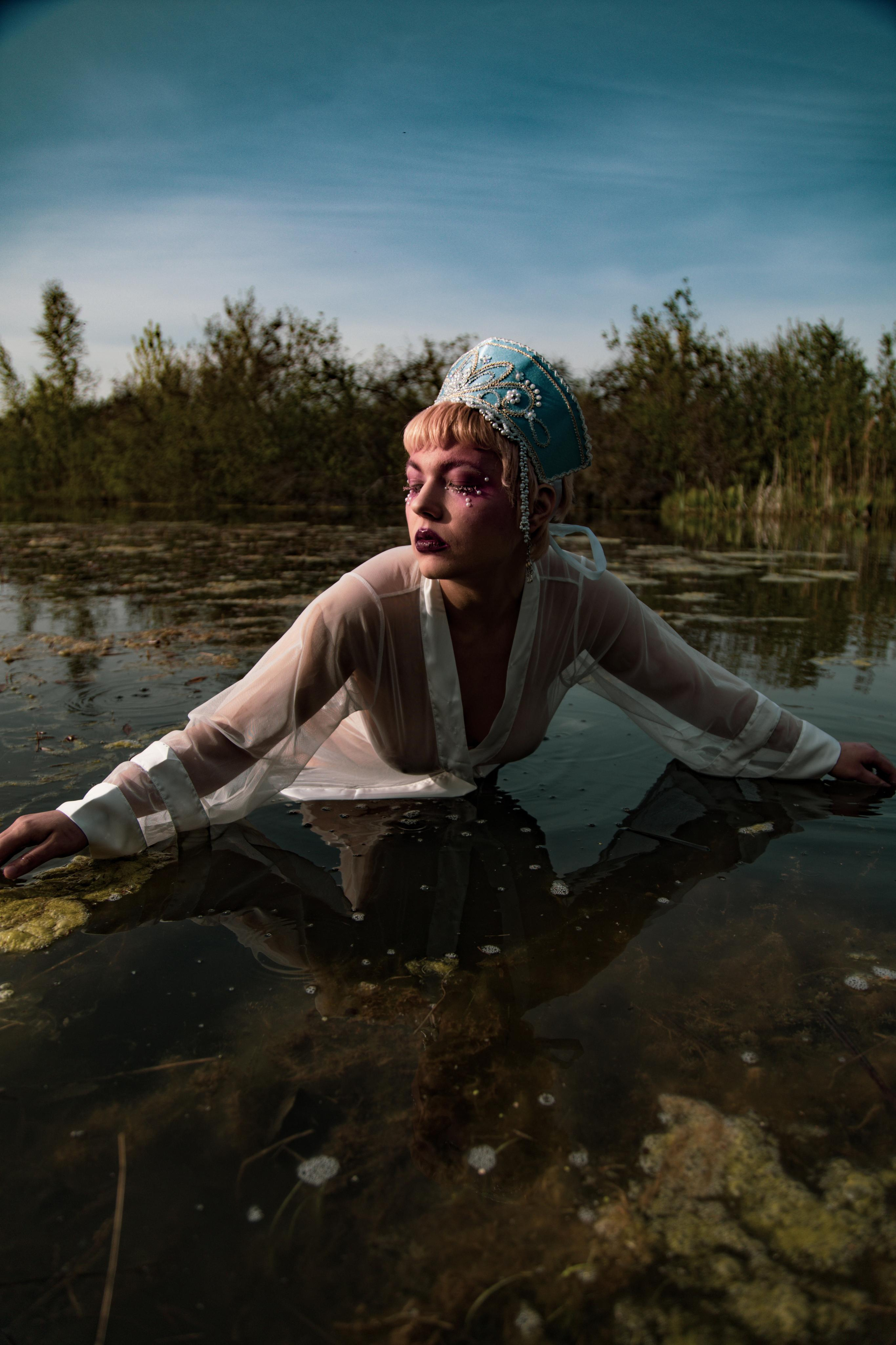 Кокошник в болоте. Креатор Ольга Яш