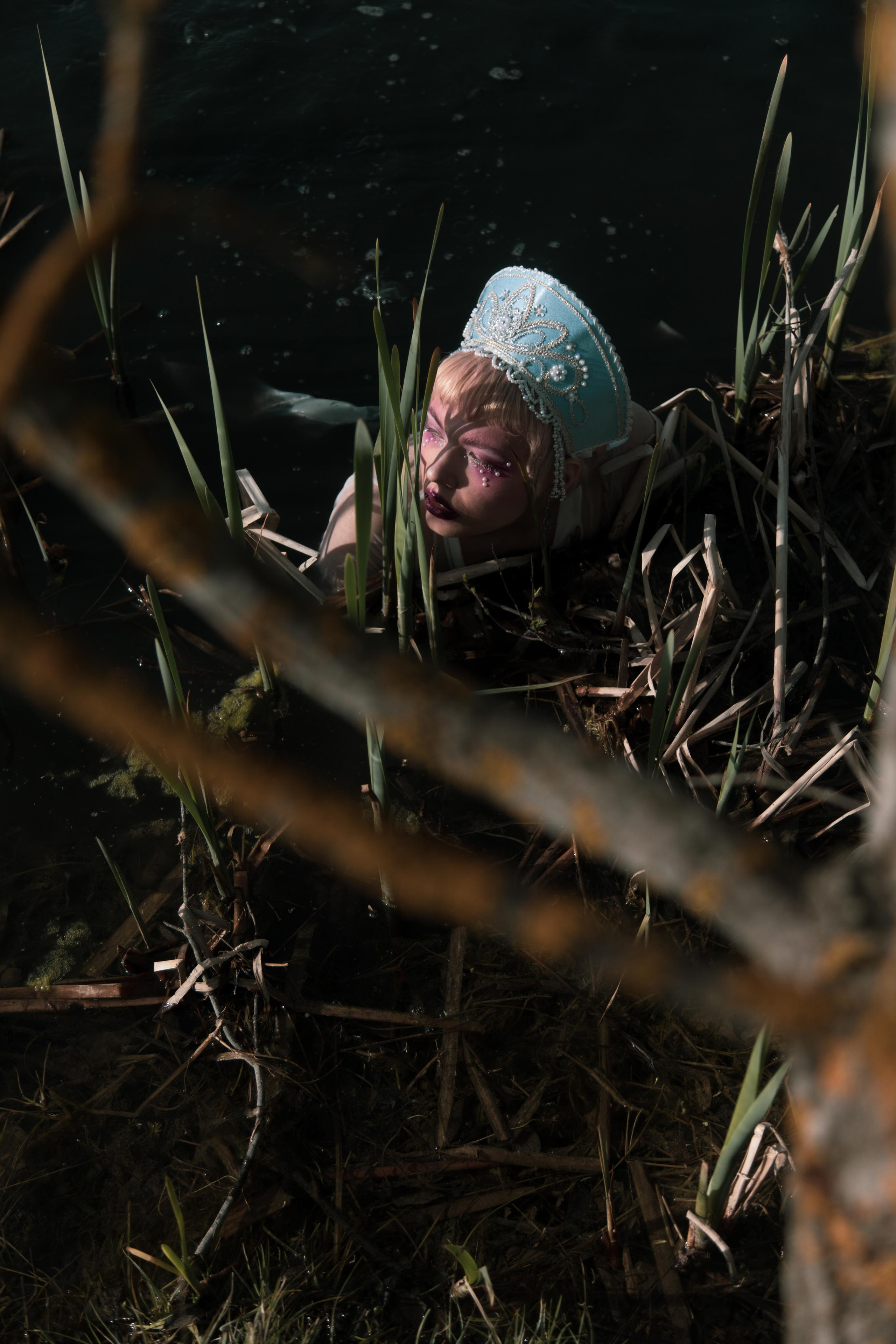 Кокошник в болоте. Креатор Ольга Яш