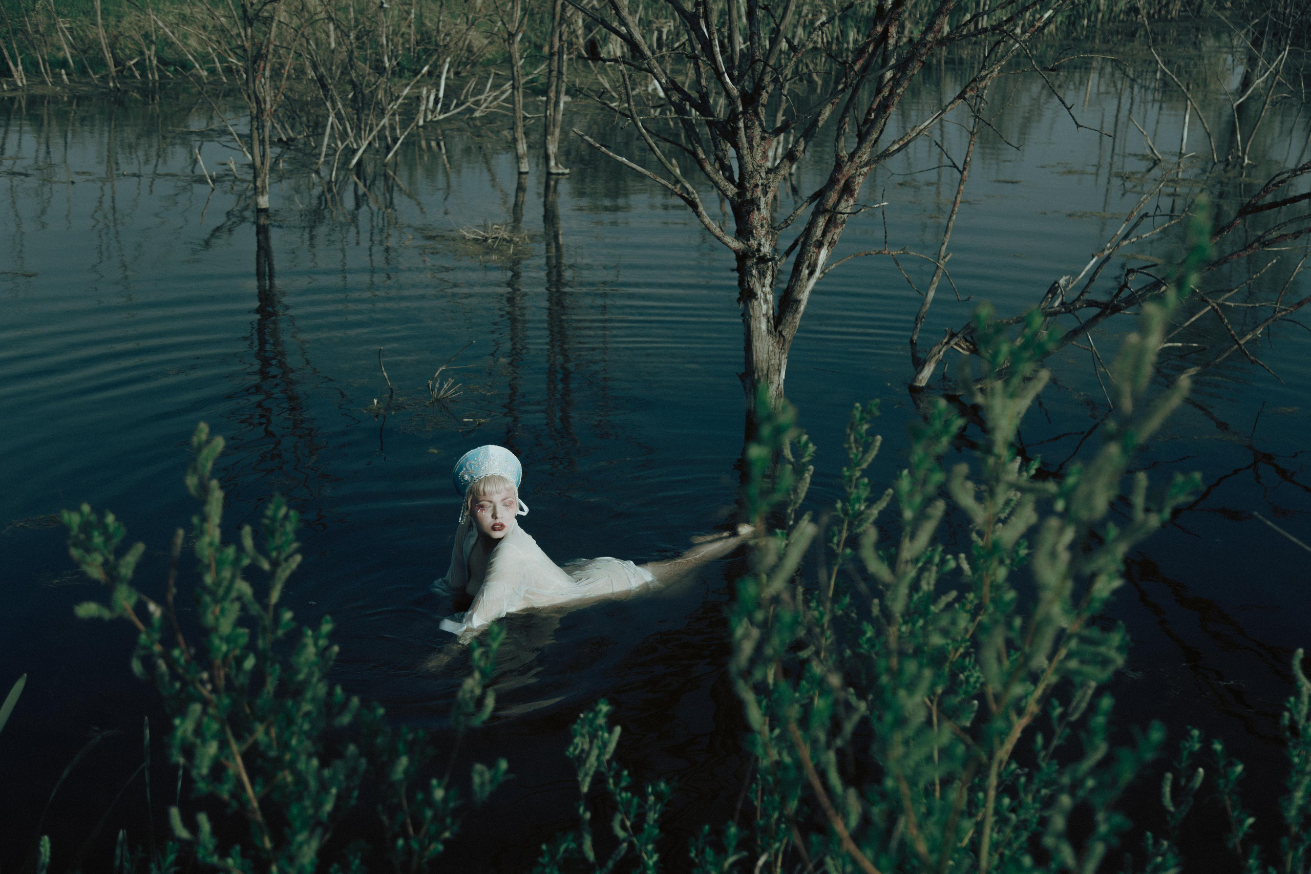 Кокошник в болоте. Креатор Ольга Яш