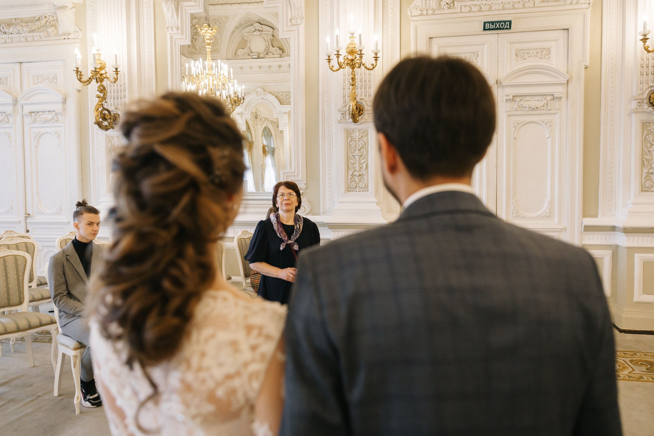 МАЙ | Дворец № 1, Атланты, Эрмитажный дворик. Свадебный фотограф в Санкт-Петербурге Полина Корзухина