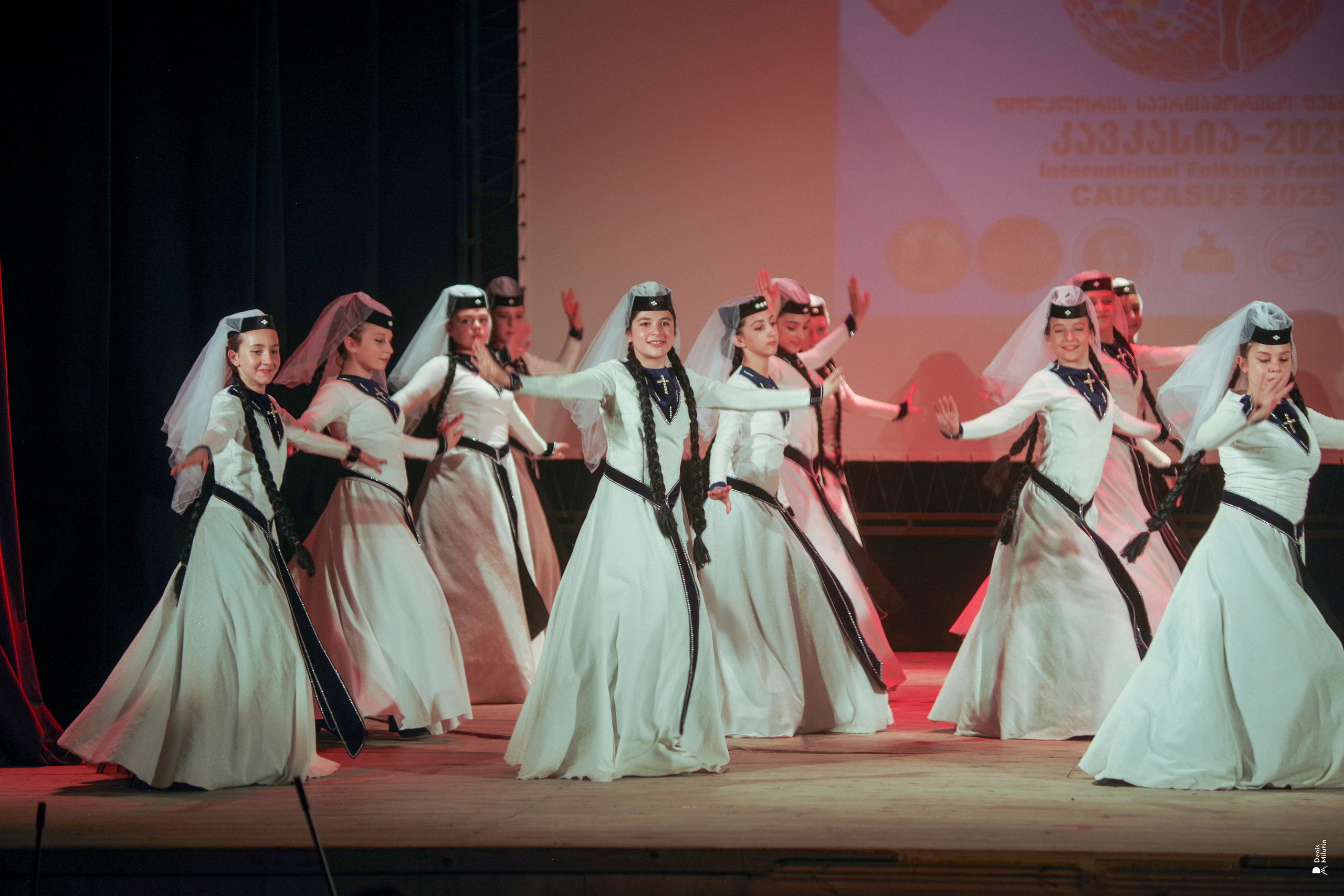 Танцы в прекрасном Они. Портретный фотограф Денис Милютин