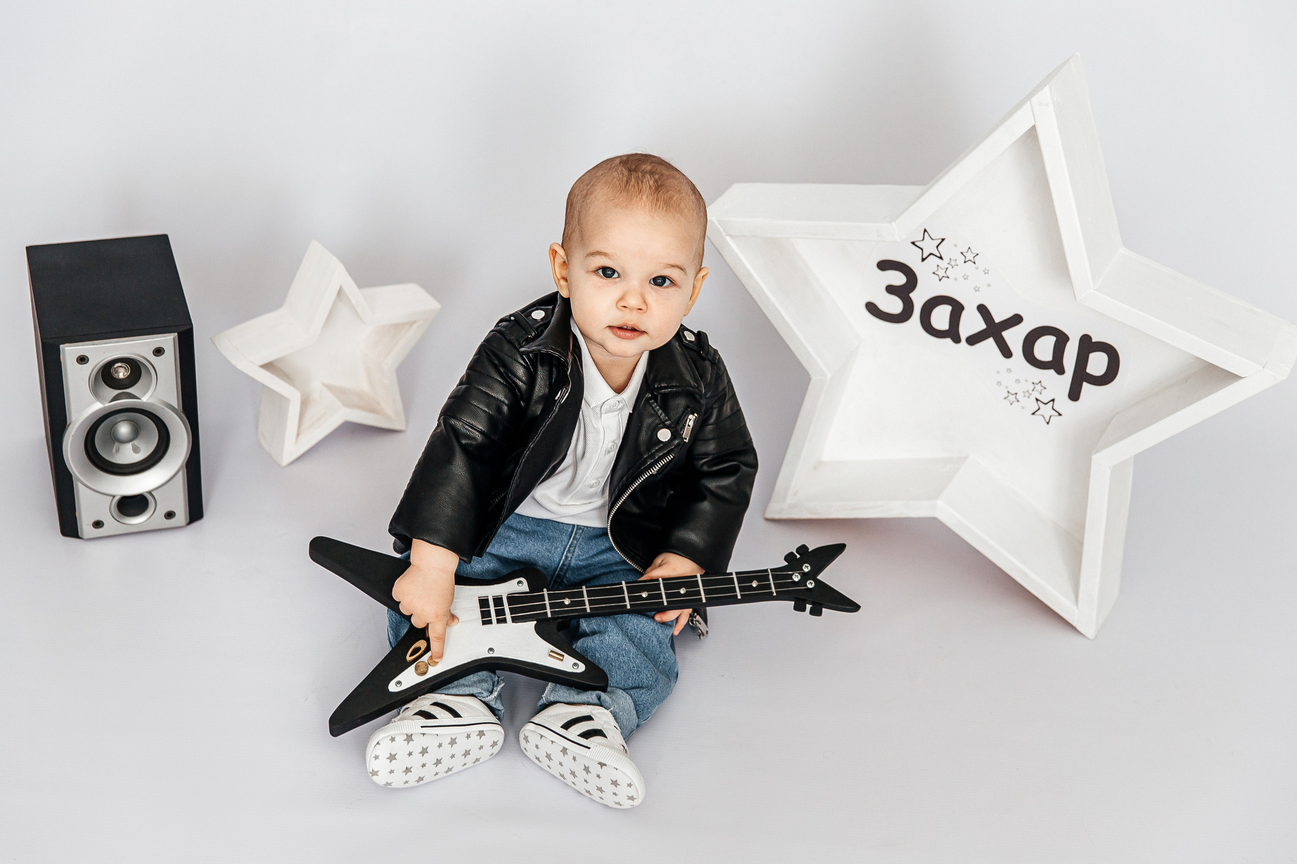 На белом фоне / минимализм. Детский фотограф, выпускные альбомы в Нижнем Новгороде Бодягина Мария