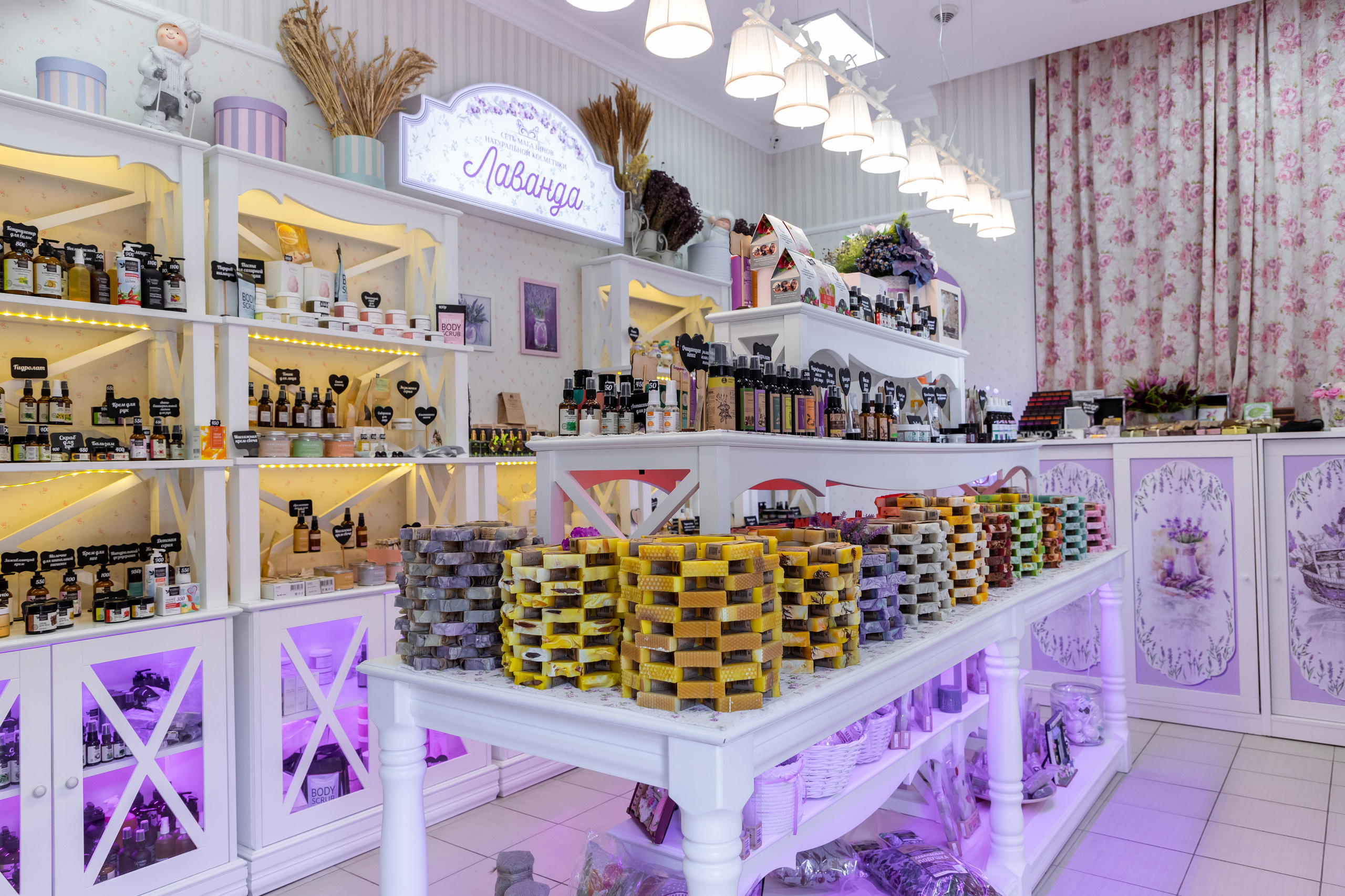 Магазины косметика и продукция. Отельный интерьерный фотограф Сочи