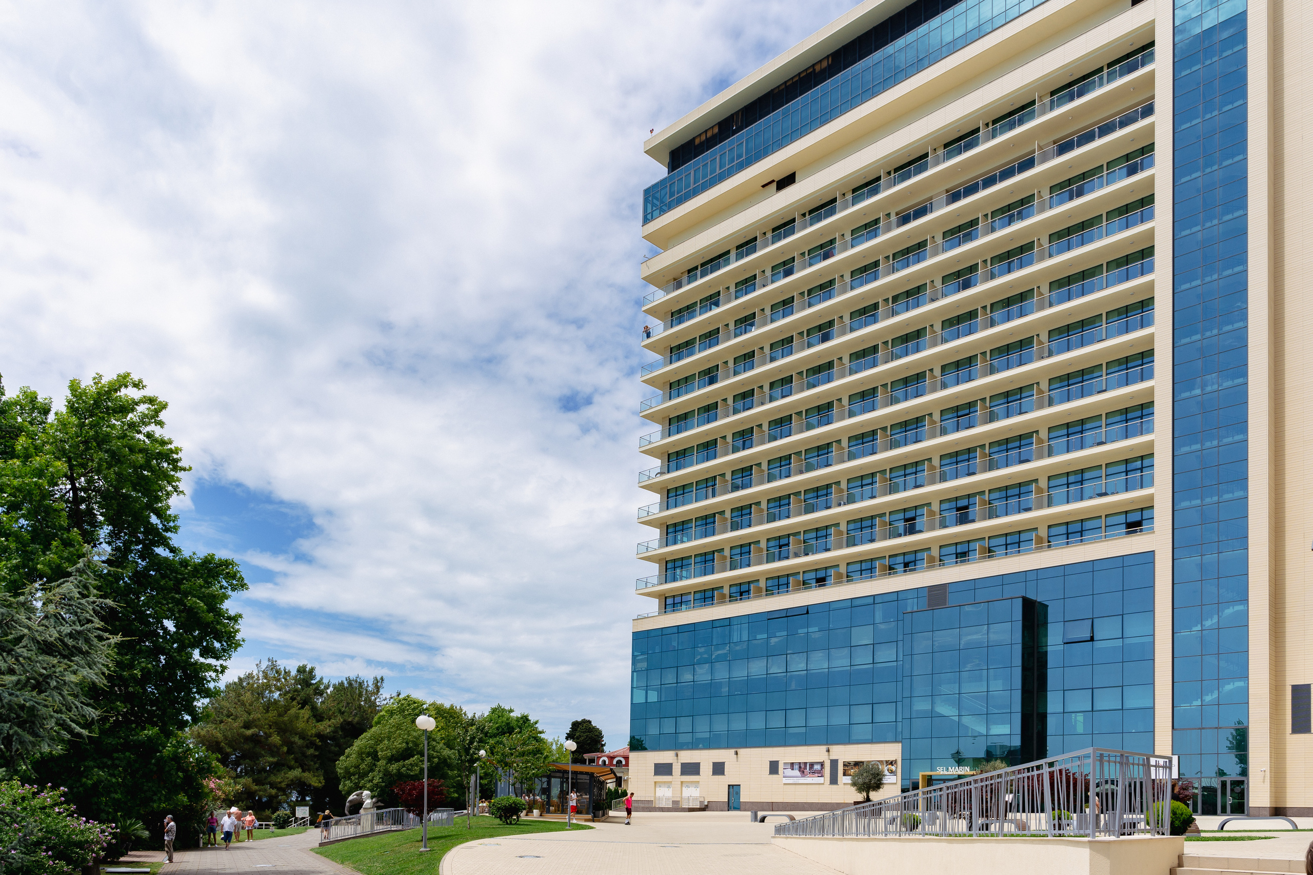 Фасадная фотосъёмка отелей Сочи. Отельный интерьерный фотограф Сочи