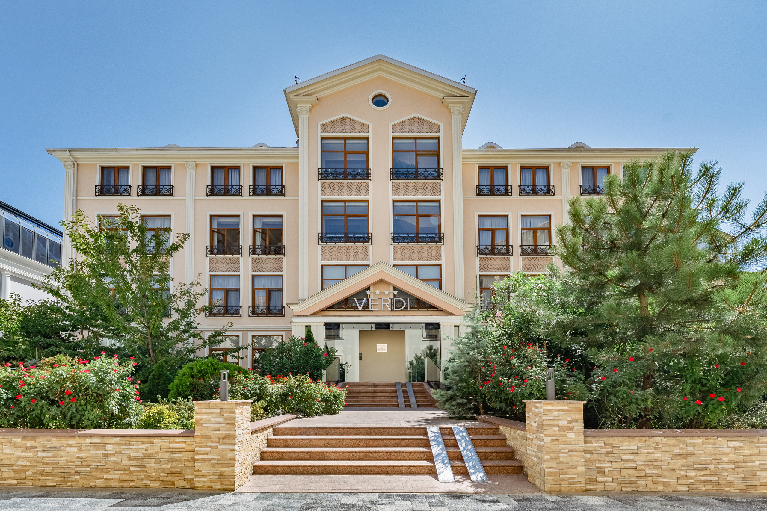 Фасадная фотосъёмка отелей Сочи. Отельный интерьерный фотограф Сочи