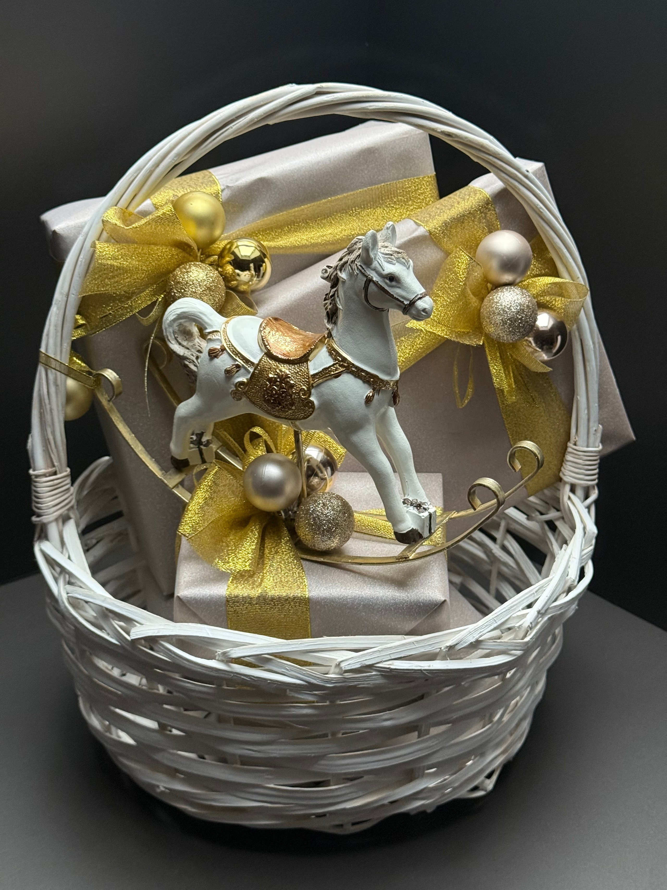 Новогодняя корзина. Студия подарочных наборов «Владия»