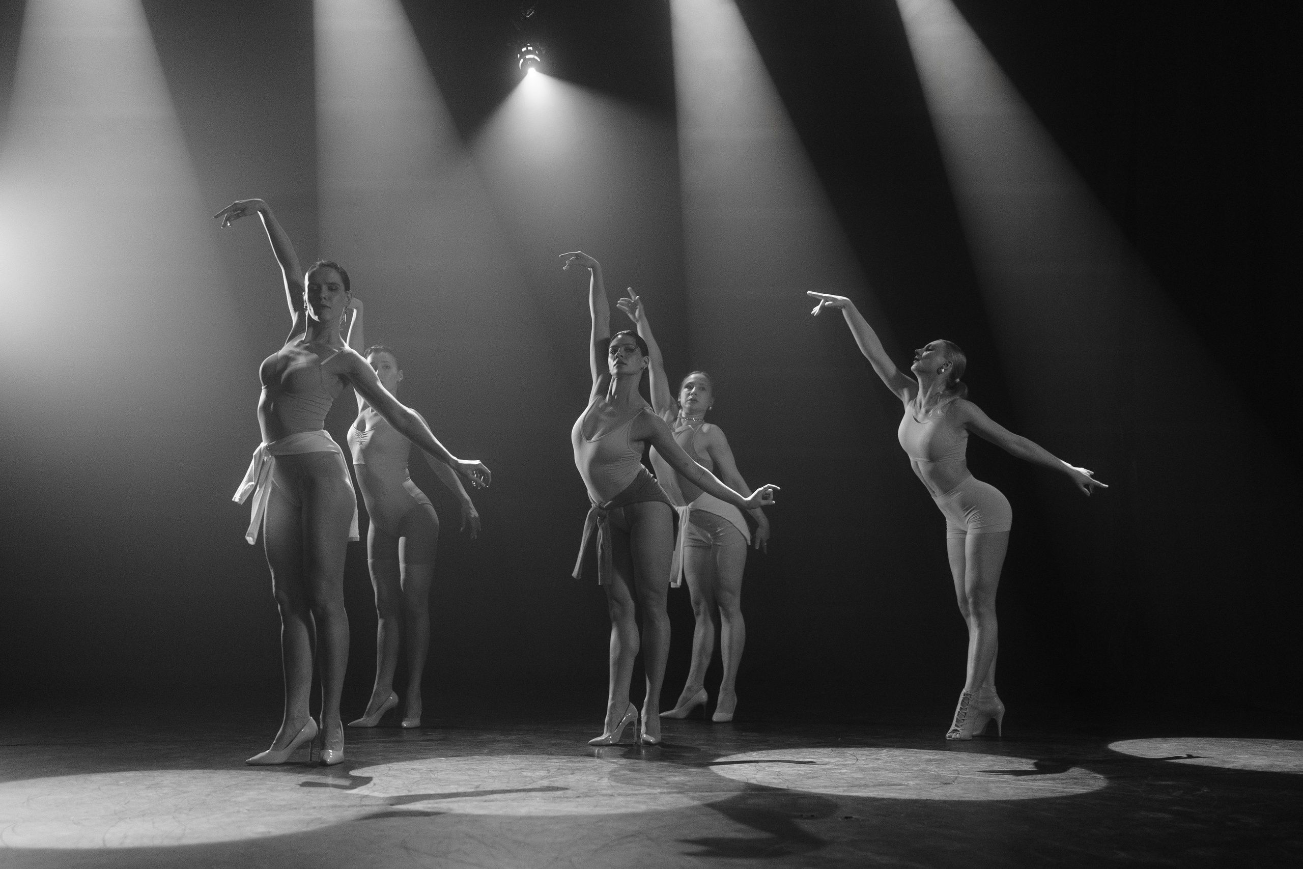 Reportage photography of dancers in the movie pavilion