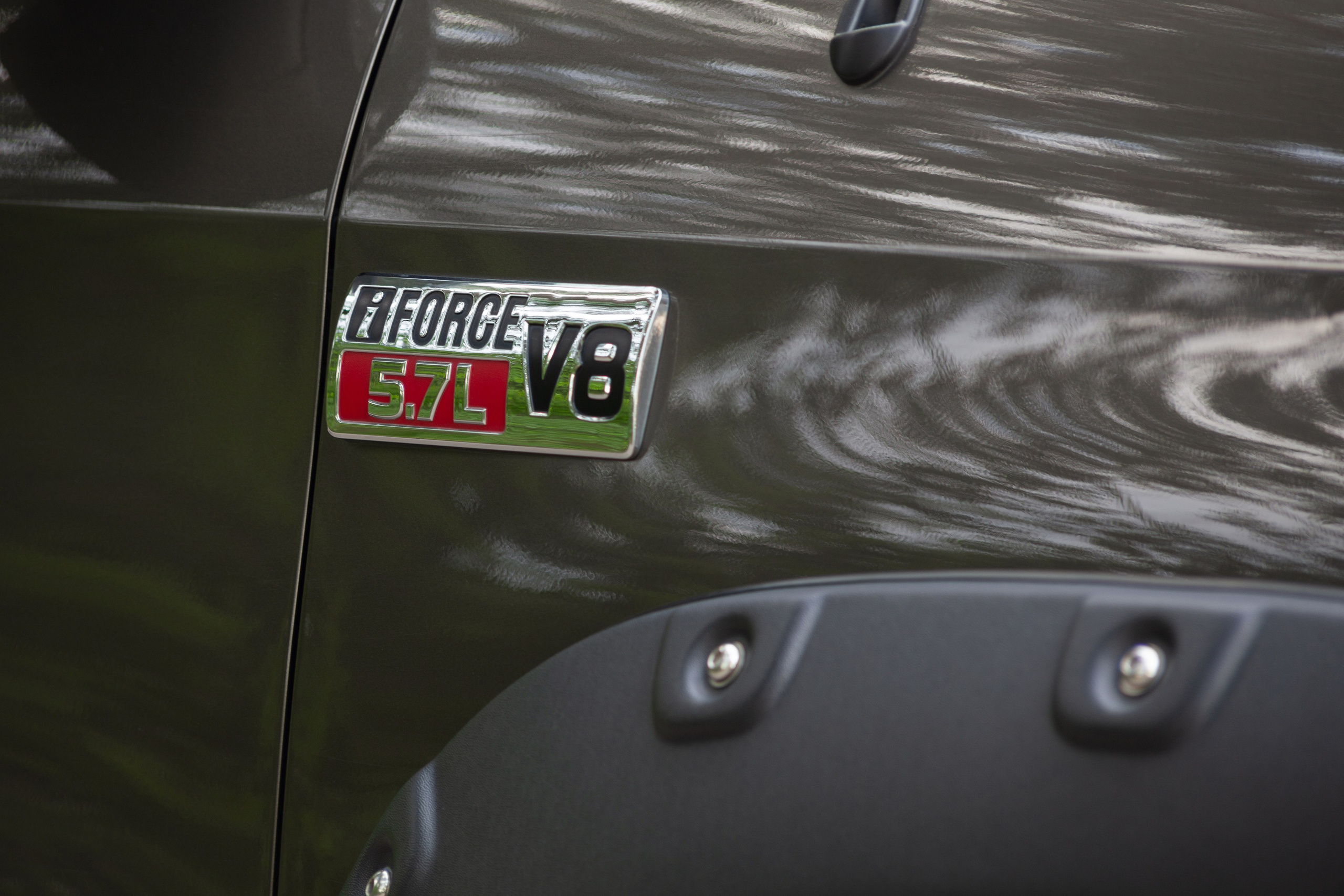 Фотосъемка автомобиля Toyota Tundra для продажи. Интерьерный фотограф и ретушер в Красноярске Денис Антропов