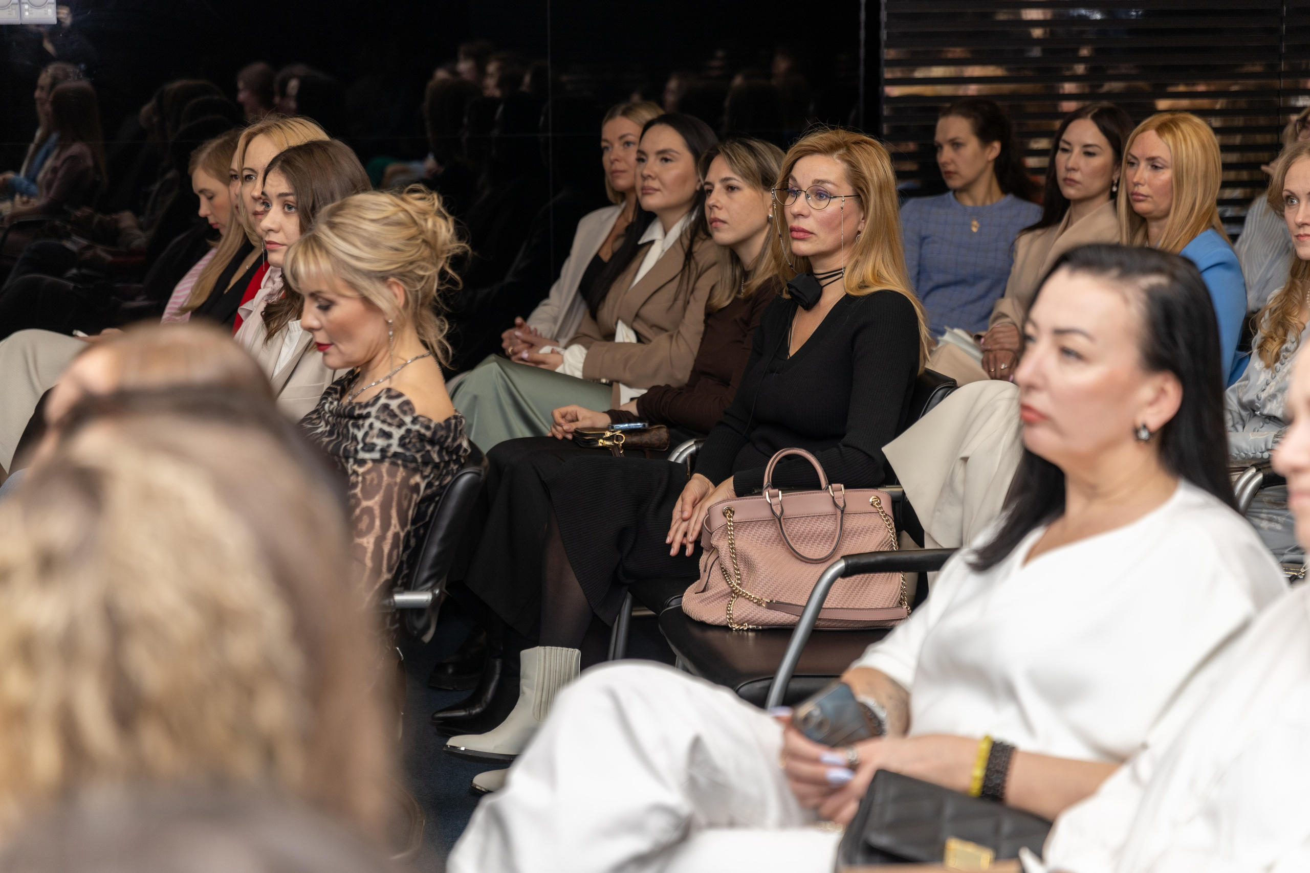 Презентация книги «История НИ одной женщины». Дацук Анна Фотограф из Екатеринбурга