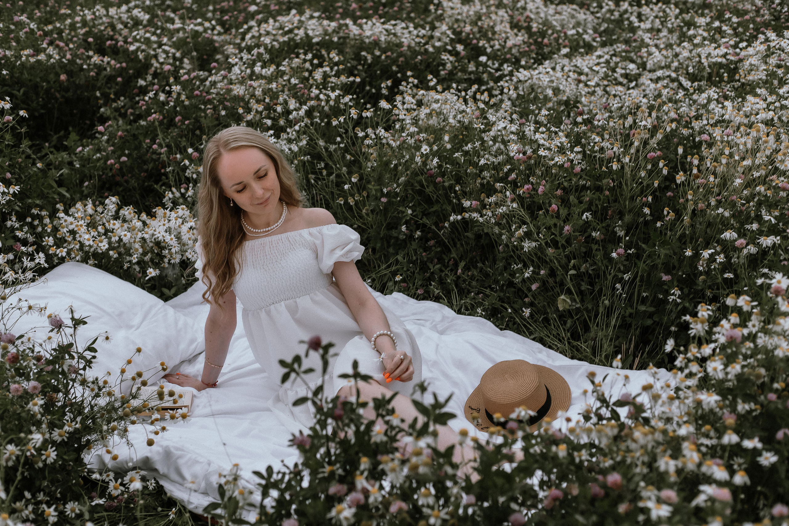 Анна «Откровенно, по-женски» в ромашках. Фотограф Екатеринубрг/Верхняя Пышма