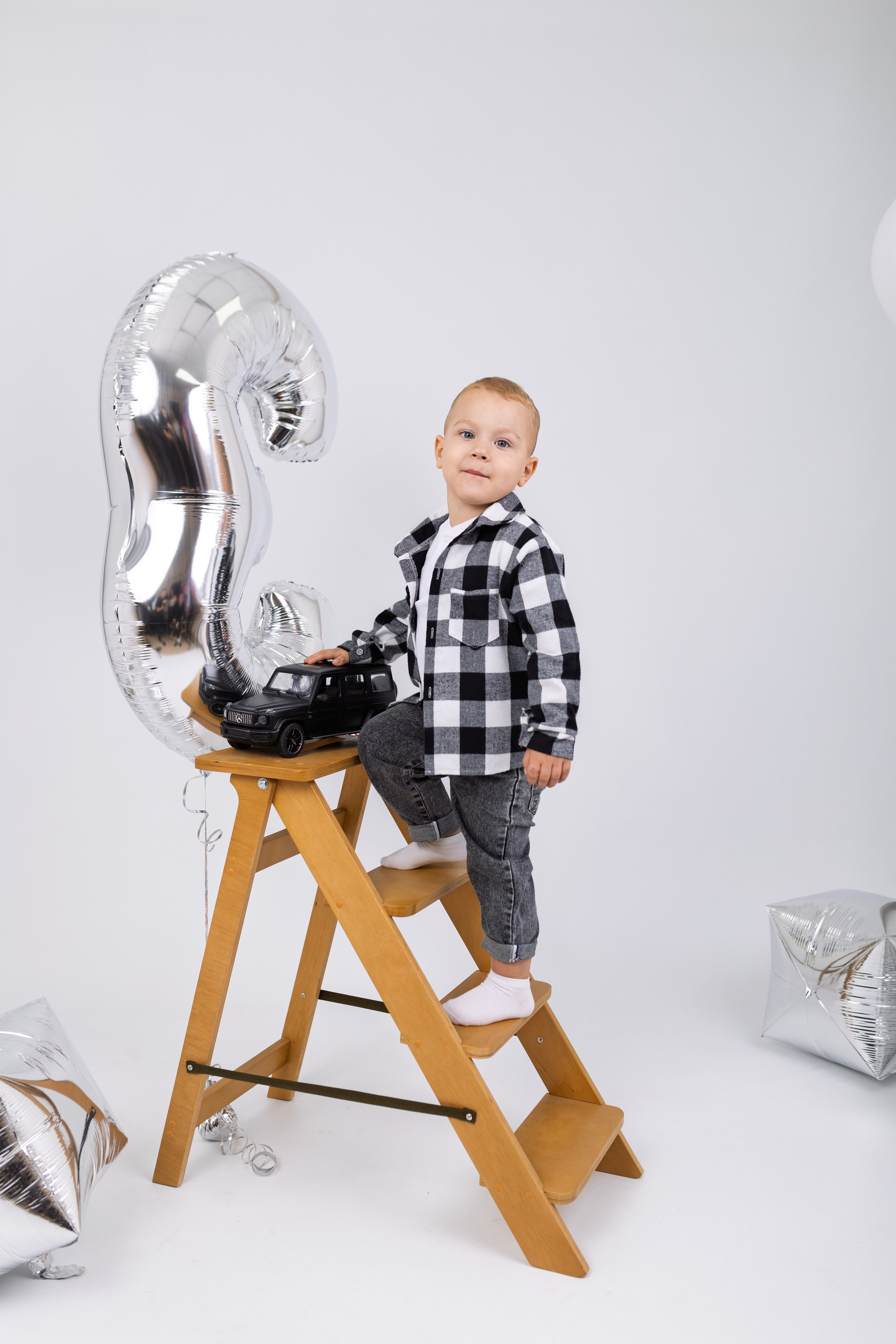 Семейная фотосессия в студии Гуково Ростовская область фотограф Григорий Новиков фотовидео съёмка novikov.foto. Фотограф Гуково Григорий Новиков novikov.foto