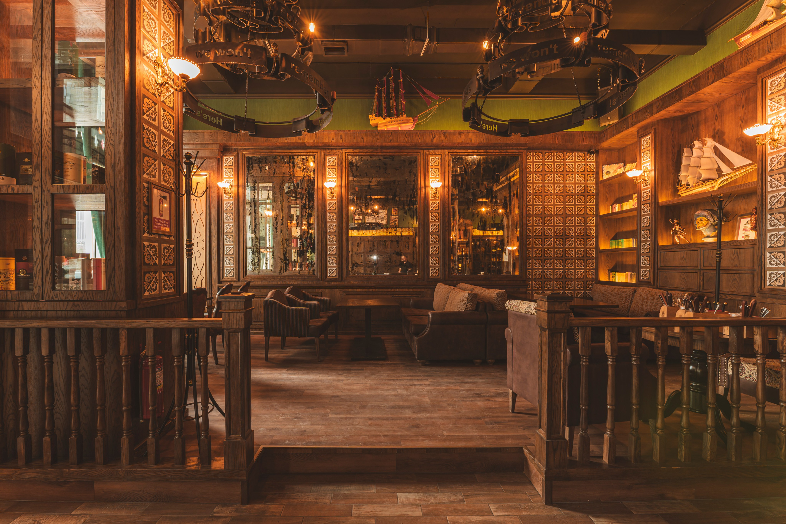 Алматы, Fuller's Central Avenue — самый большой паб сети, ЖК Central Avenue, январь 2026. Интерьерный фотограф Алматы