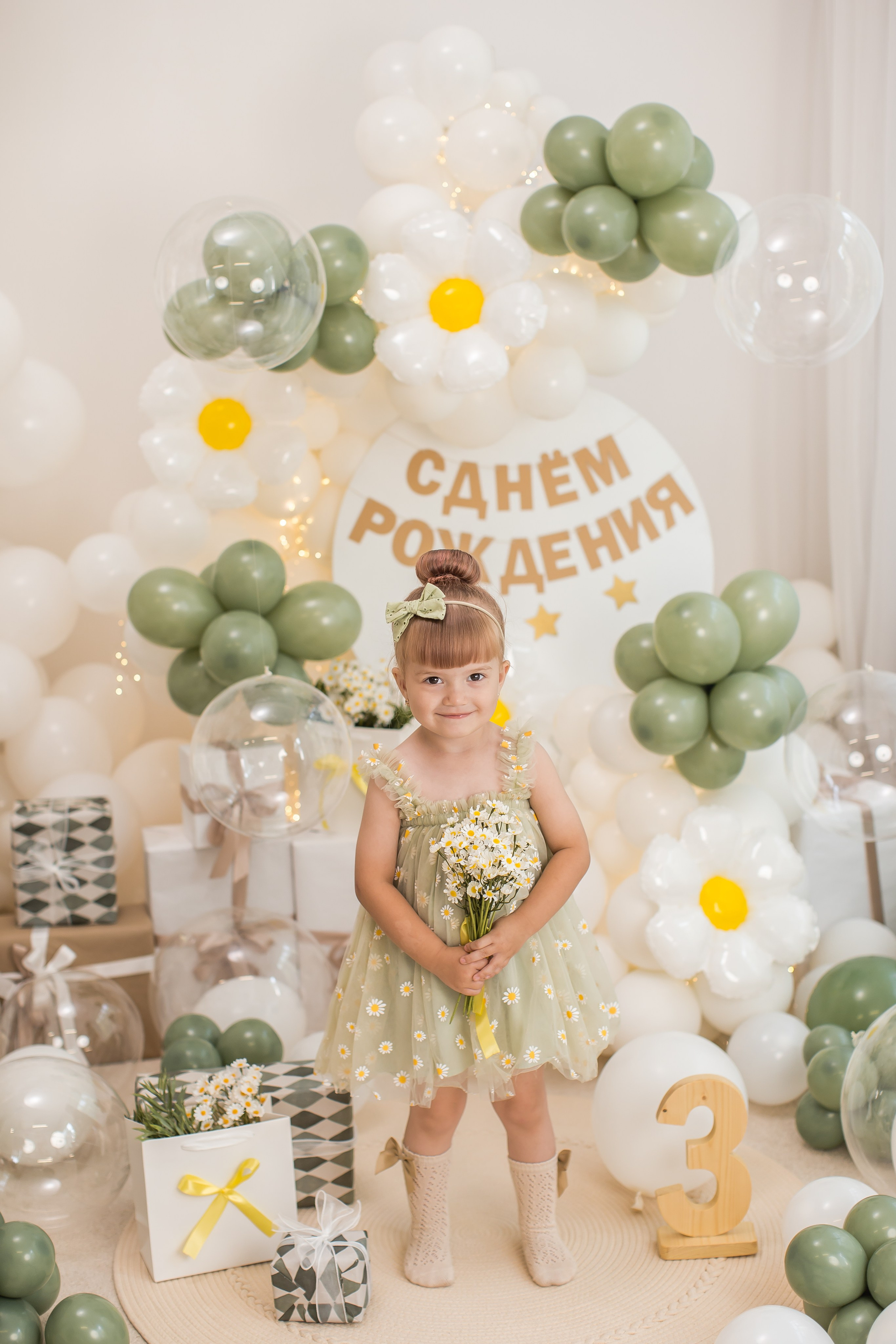 Оформление от 1 года до 4 лет. (Цвет шаров на выбор). Детский семейный фотограф на первый годик город Новосибирск Дымова Светлана пакеты всё включено 1-3 года
