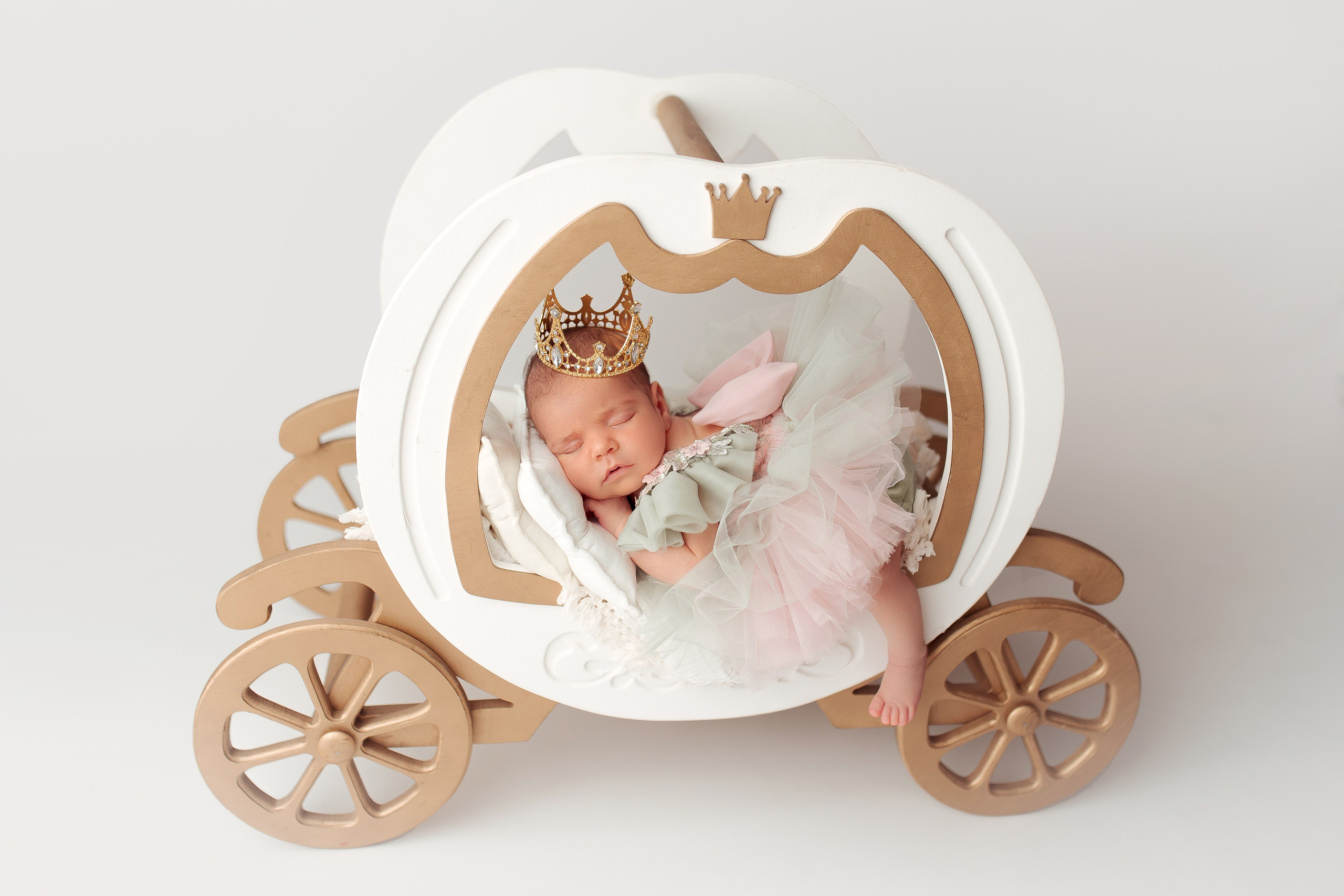 Новорожденные. Детский фотограф новорожденных Москва. годики под ключ. своя студия