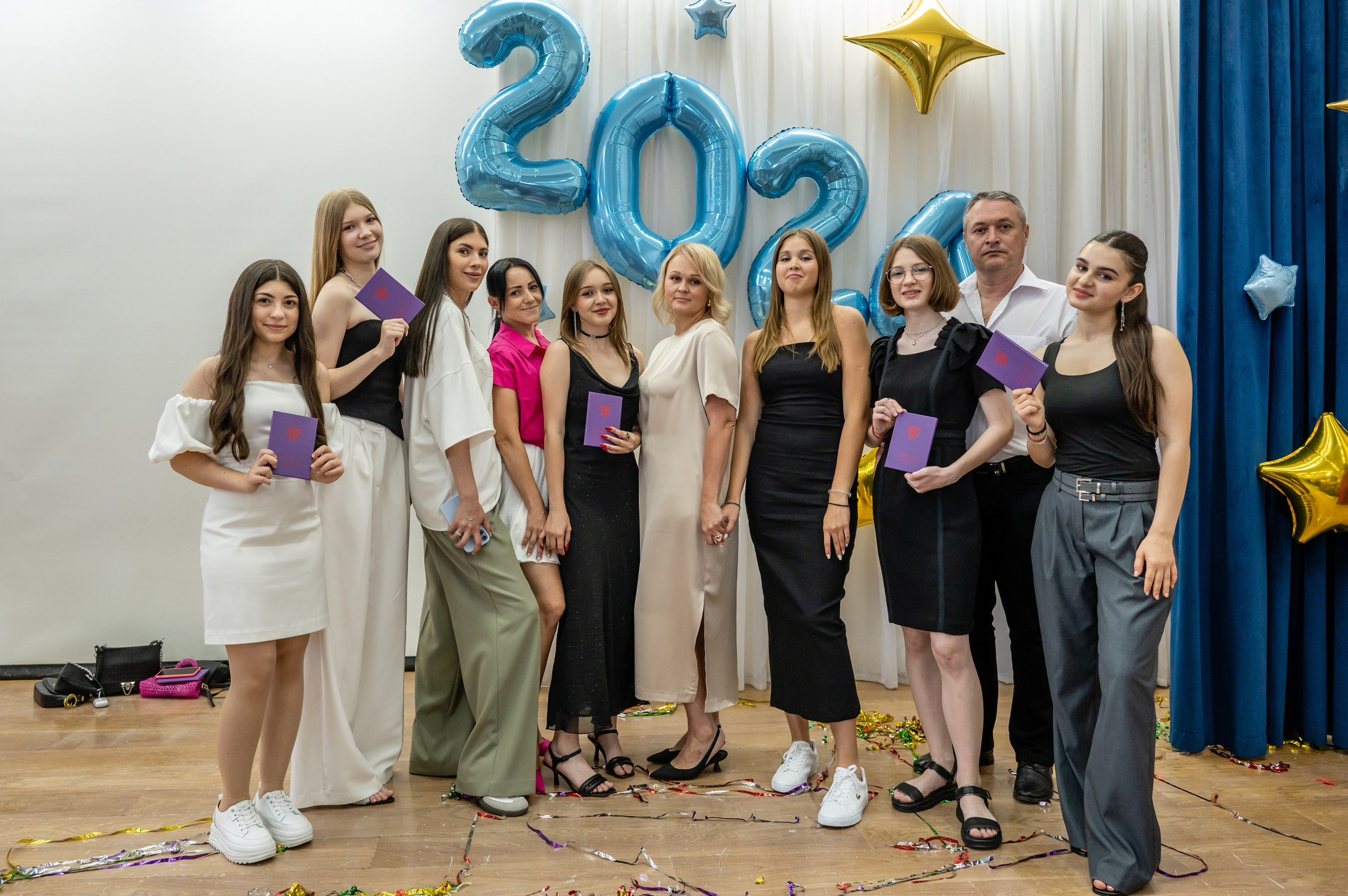 Школа № 98 9 класс вручение аттестатов. Вячеслав Скрипник Фотограф Краснодар